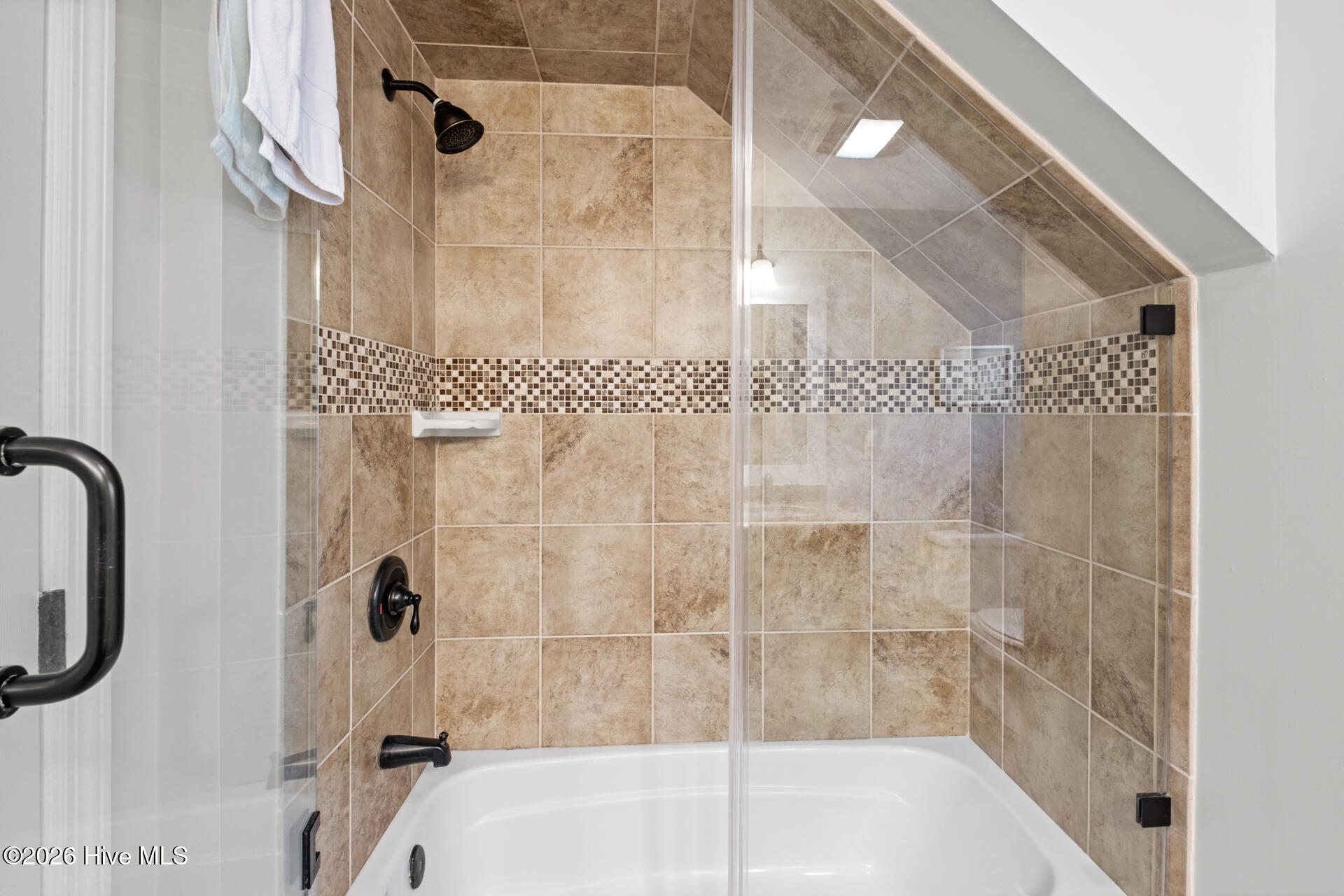 100569244 | Photo 32