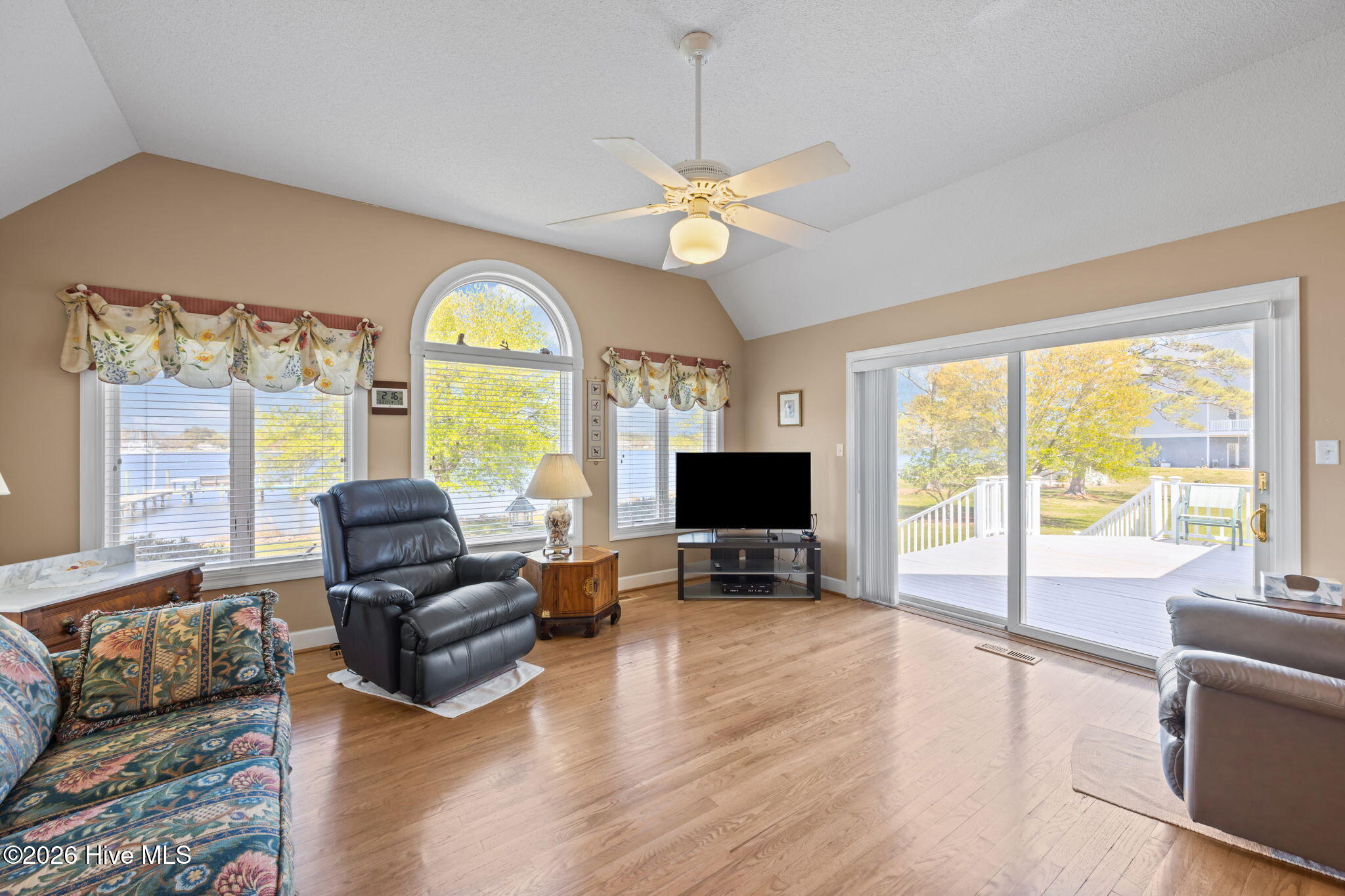 609 Mills Road,Oriental