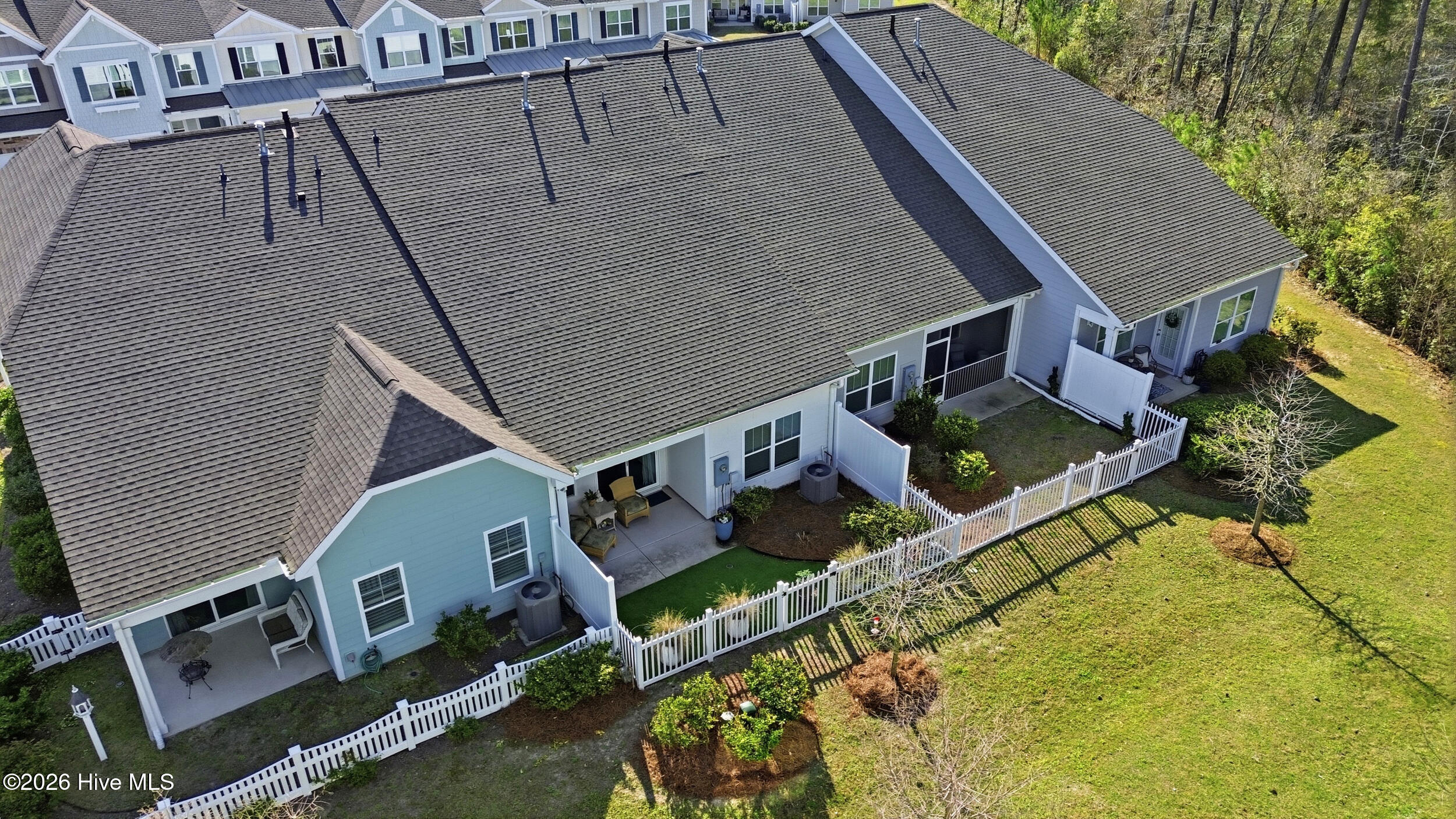 100562776 | Photo 38