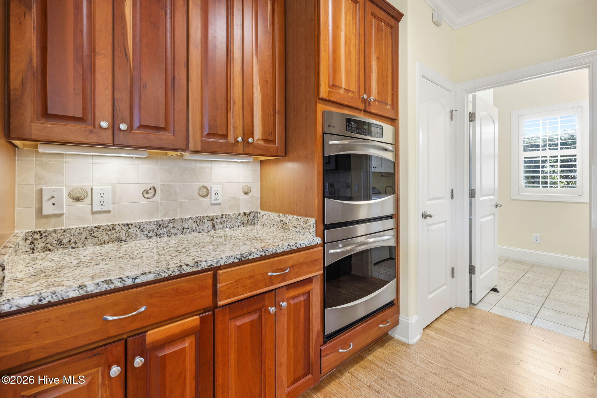 100568183 | Photo 17