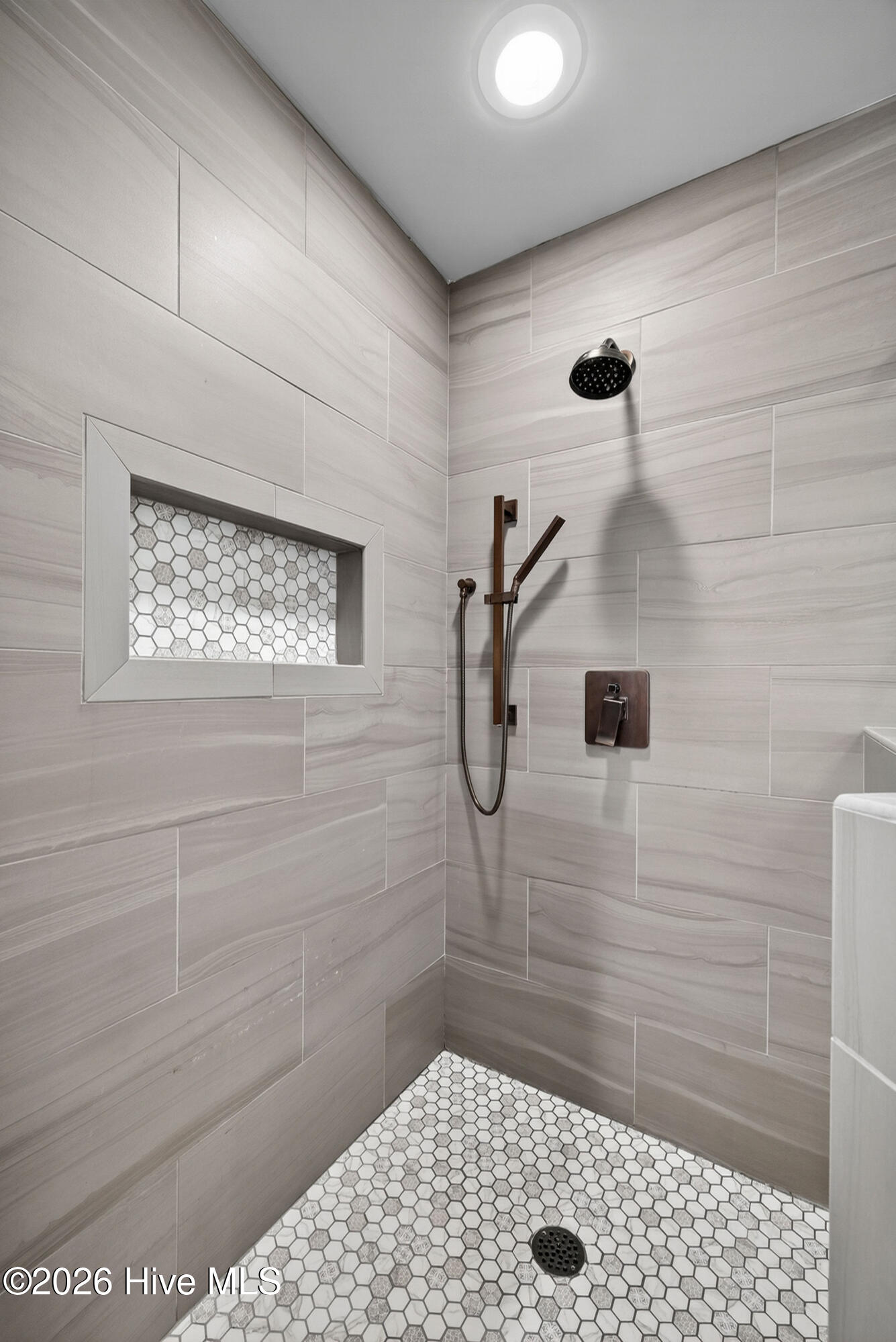 100565960 | Photo 48