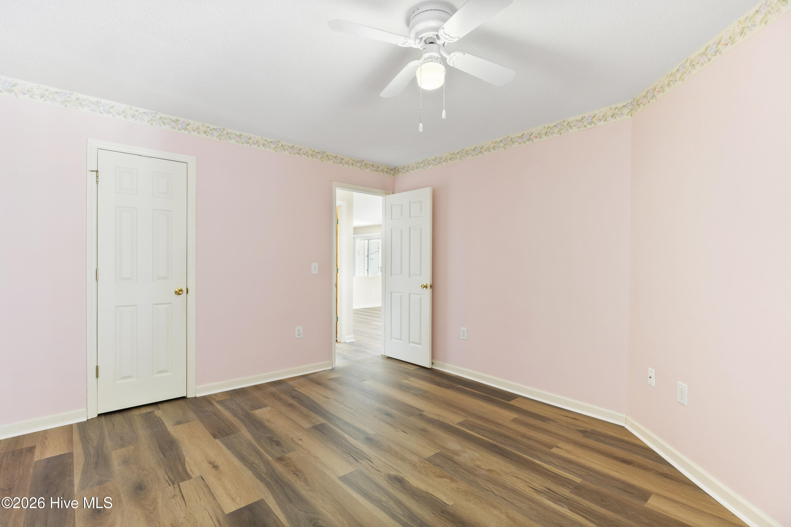 100548408 | Photo 24