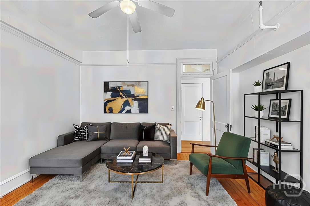 virtual staging middle bedroom/den/office
