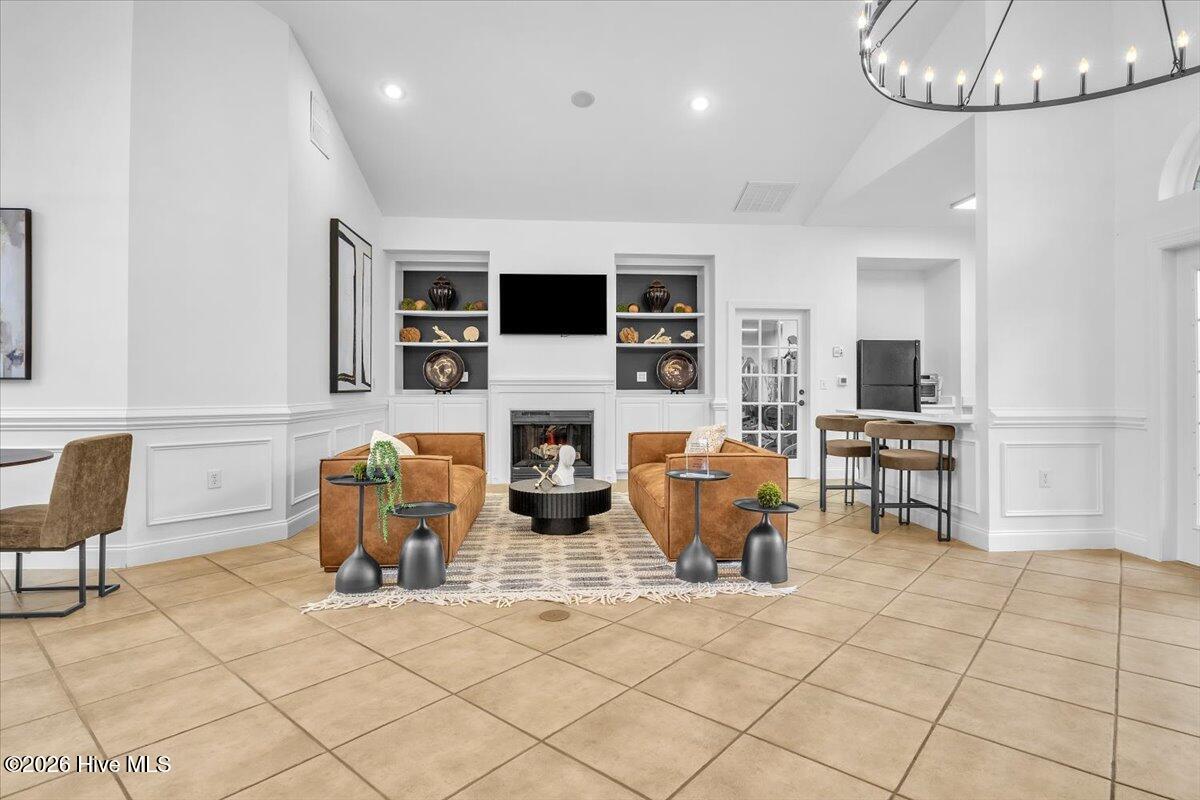 100557211 | Photo 23