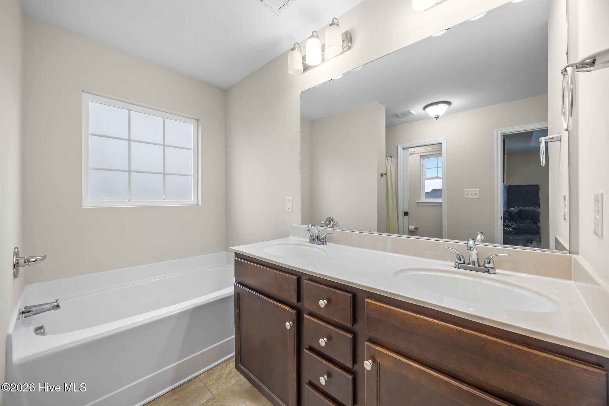 100558609 | Photo 23