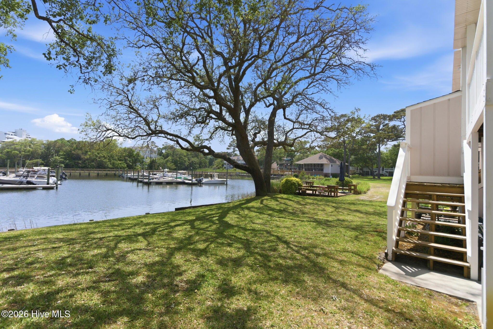 100570413 | Photo 24