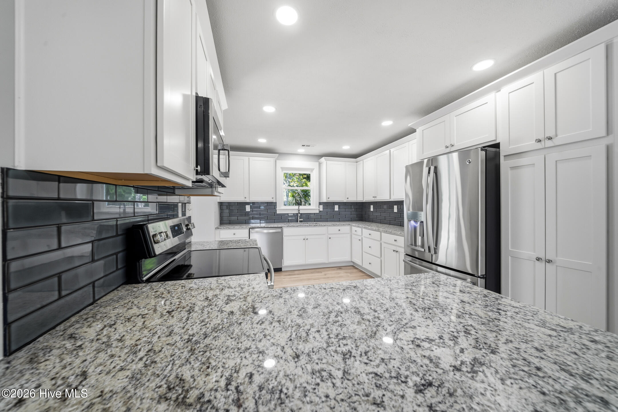 100570664 | Photo 13