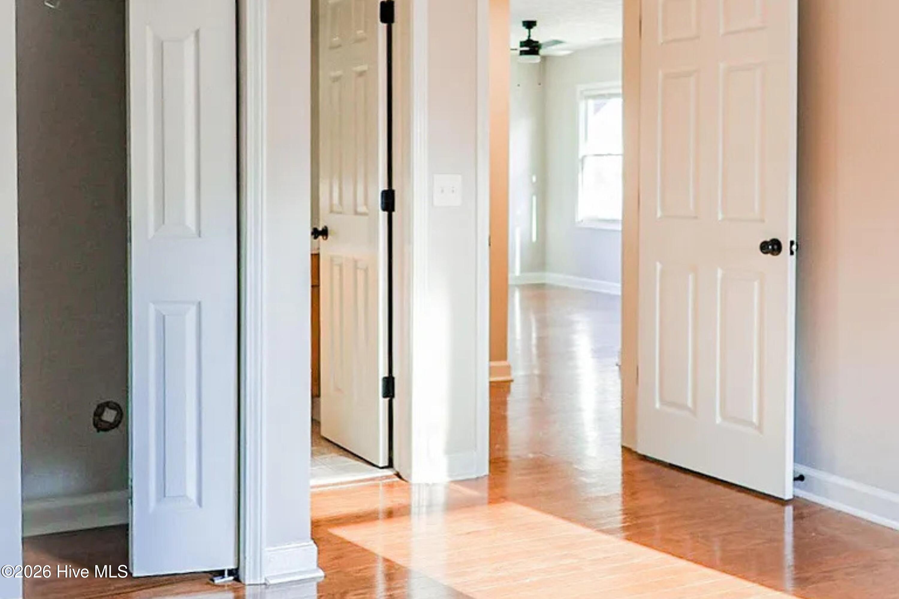 100570662 | Photo 26