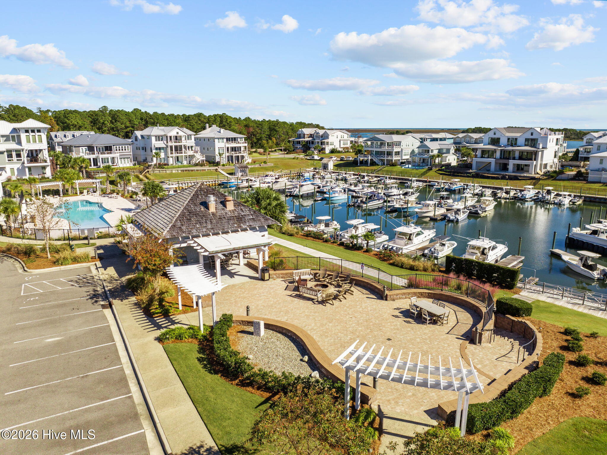 100561324 | Photo 48