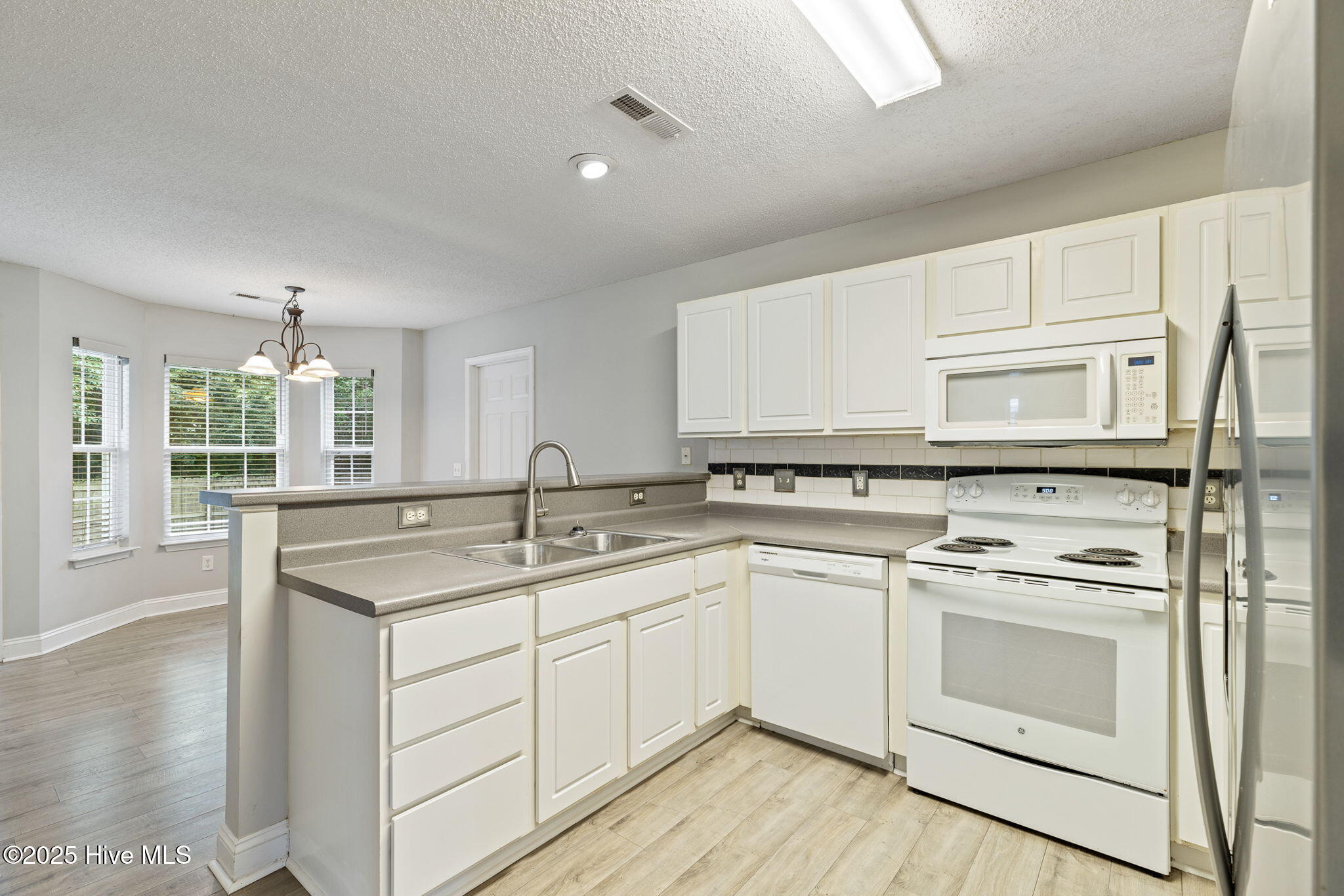 100531614 | Photo 10