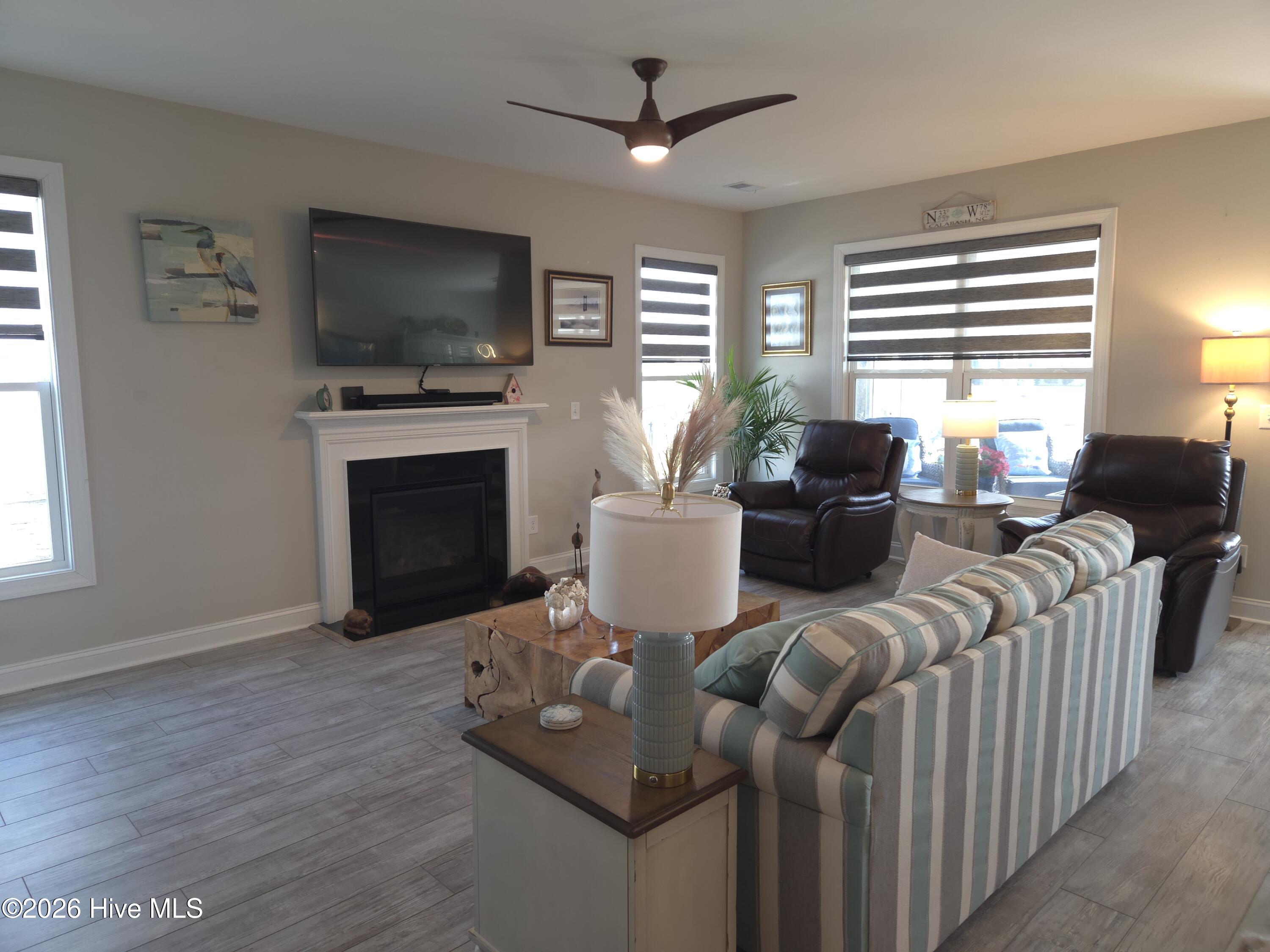 100566407 | Photo 12