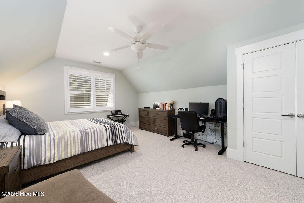 100561843 | Photo 37