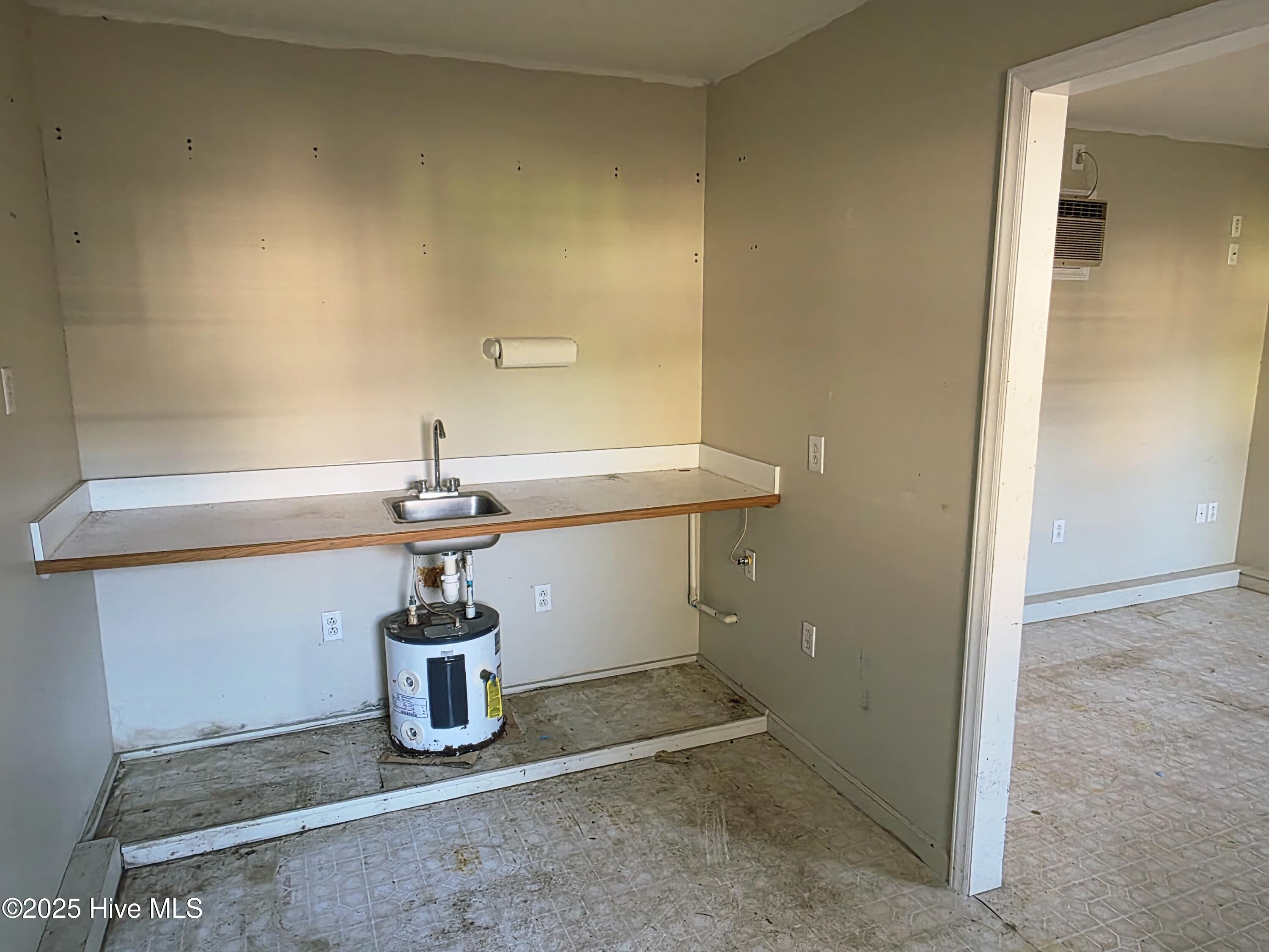 100544100 | Photo 22