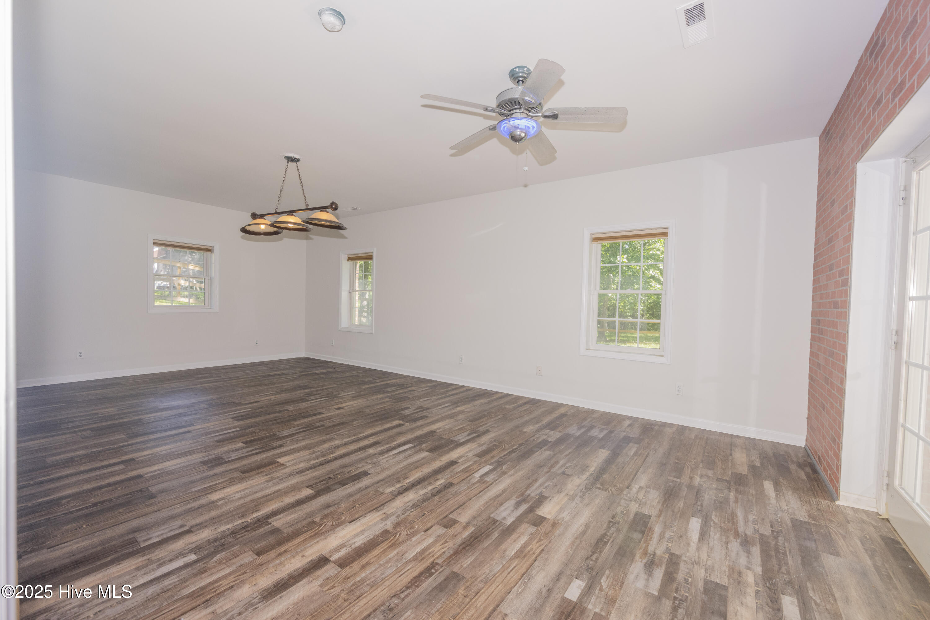 100523766 | Photo 62