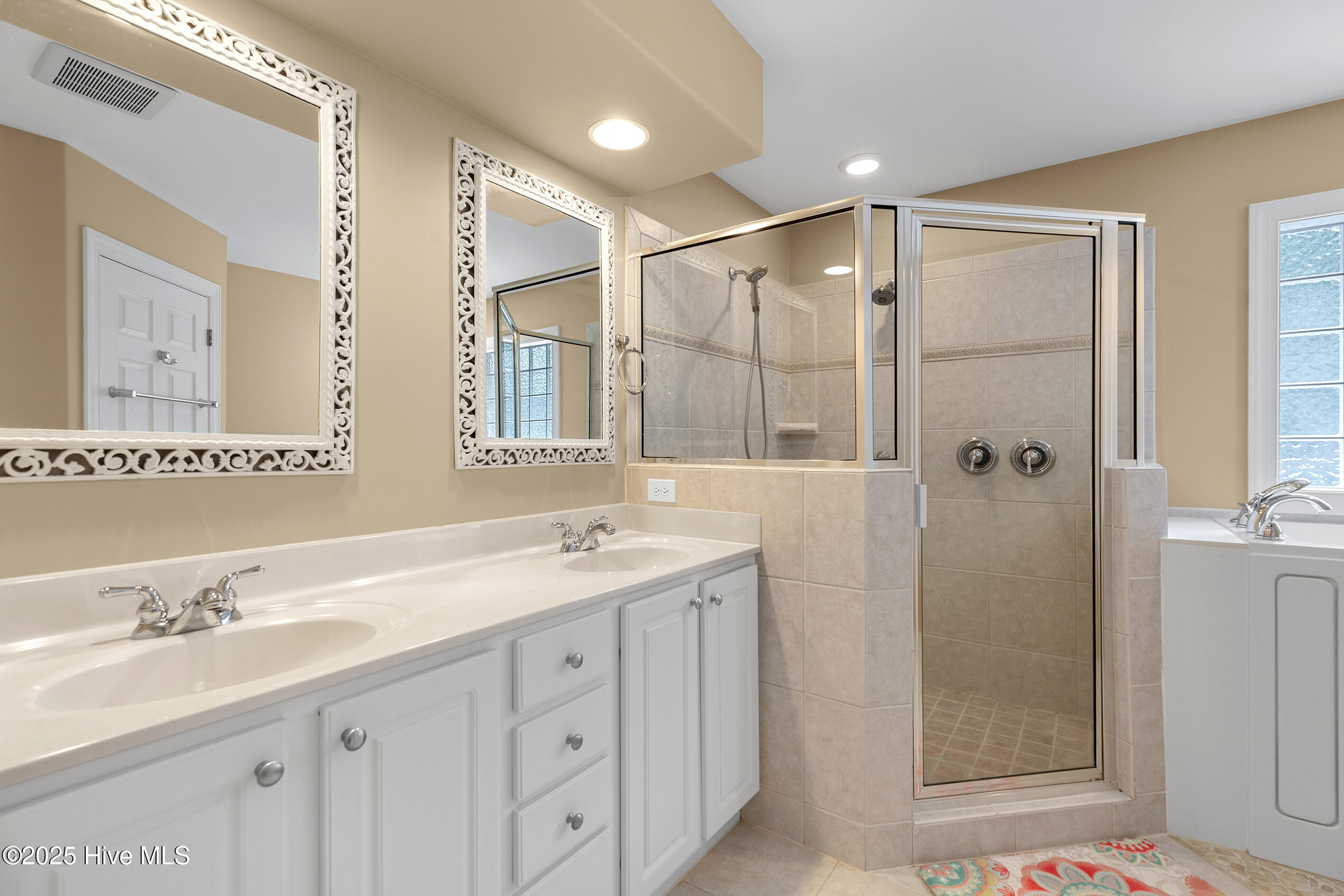 4414 Grey Oaks Court, Wilmington, NC 28412 – photo 22: GreyOaks4414-9mbaDianeL33A7432-CR2