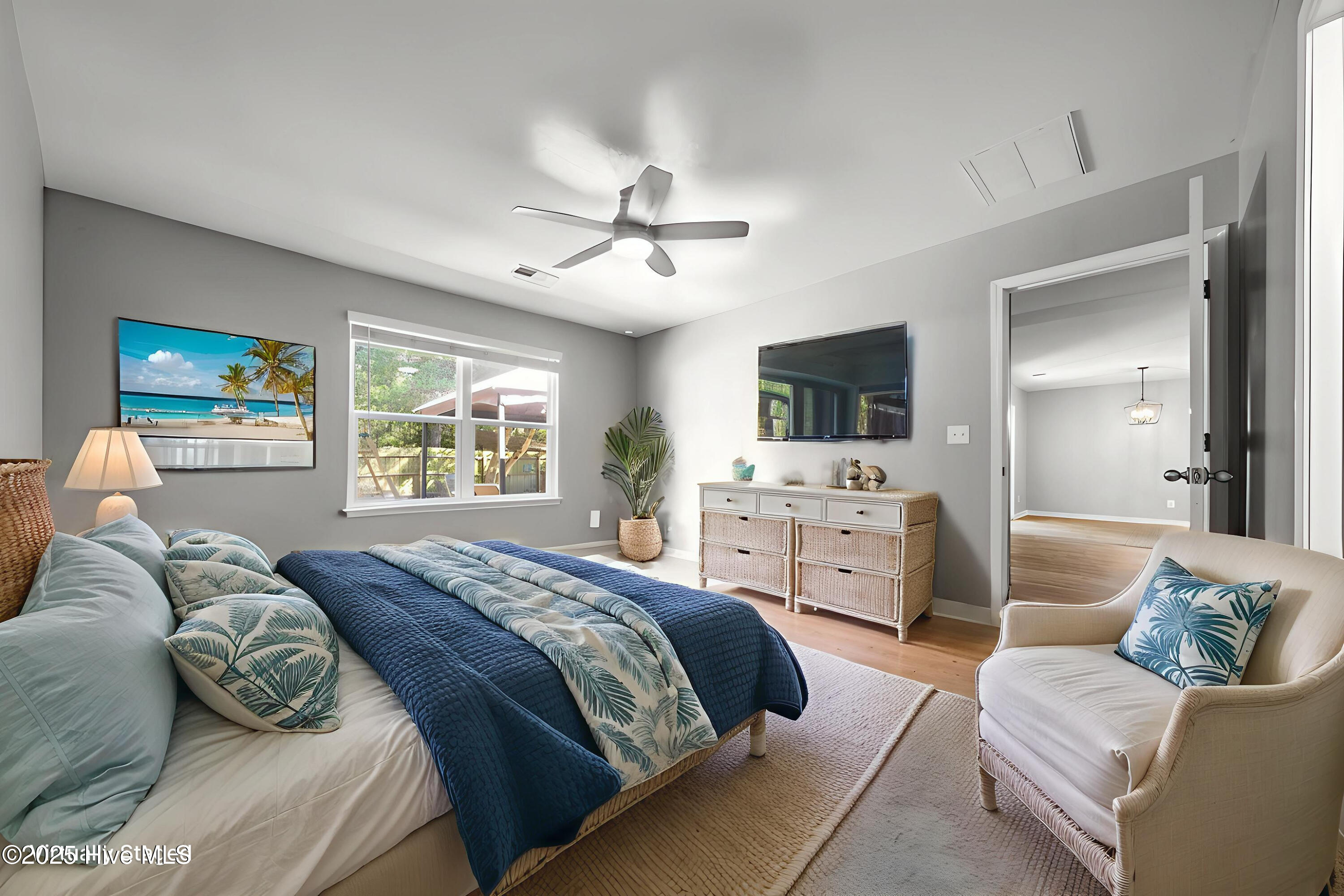 100538063 | Photo 47