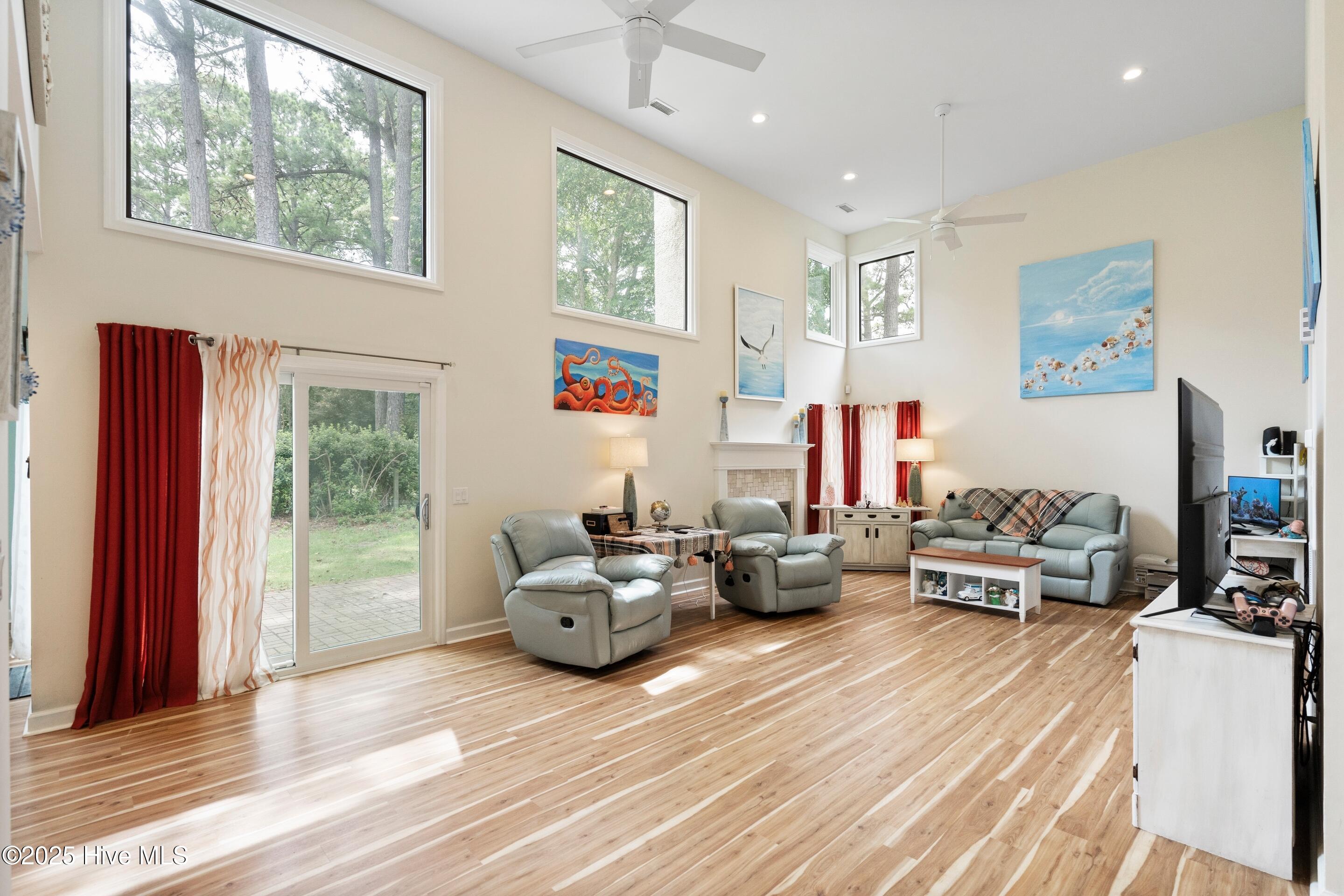 100517106 | Photo 10