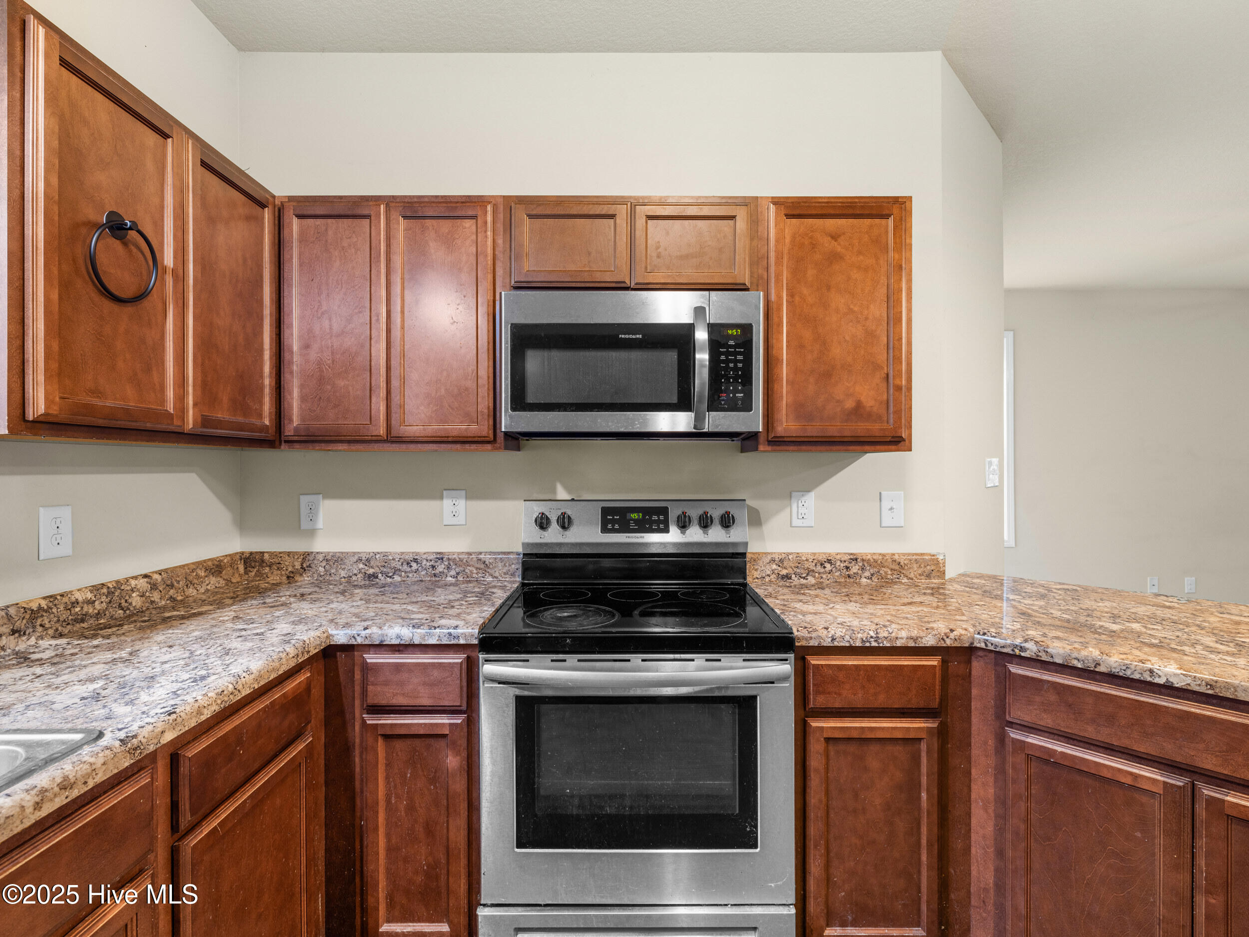 100524411 | Photo 14