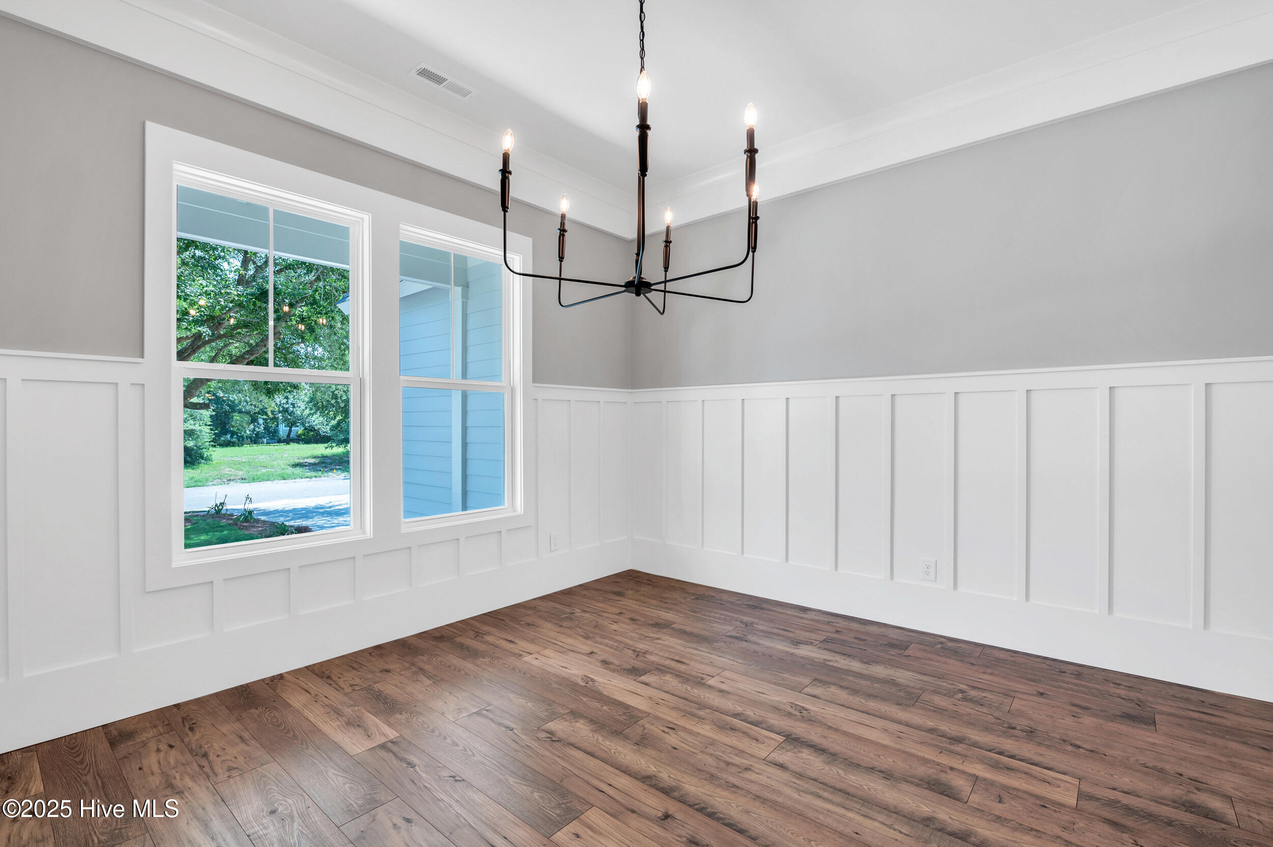 100542889 | Photo 19