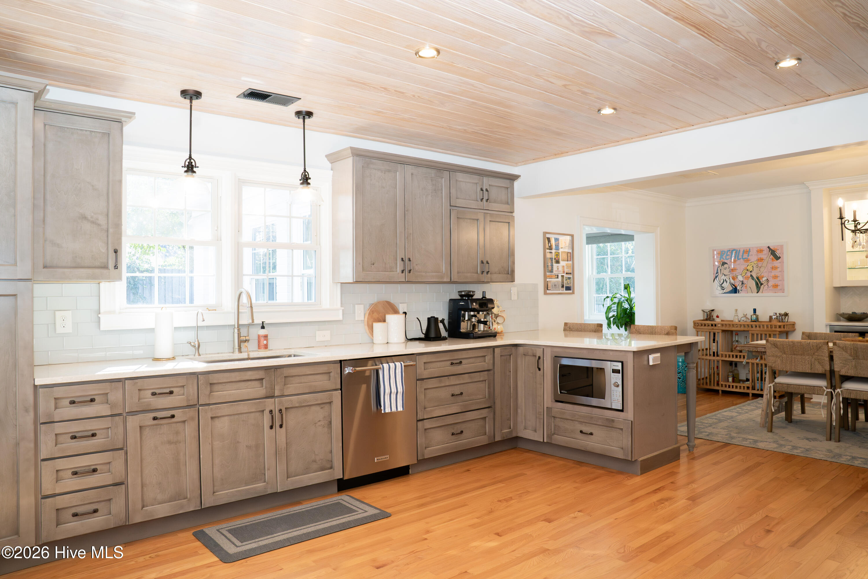 100558476 | Photo 27