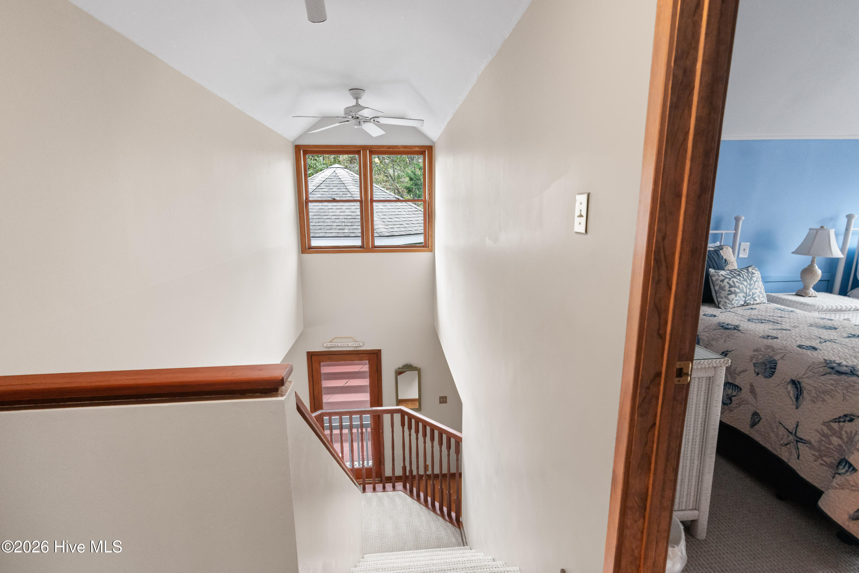 100561617 | Photo 26