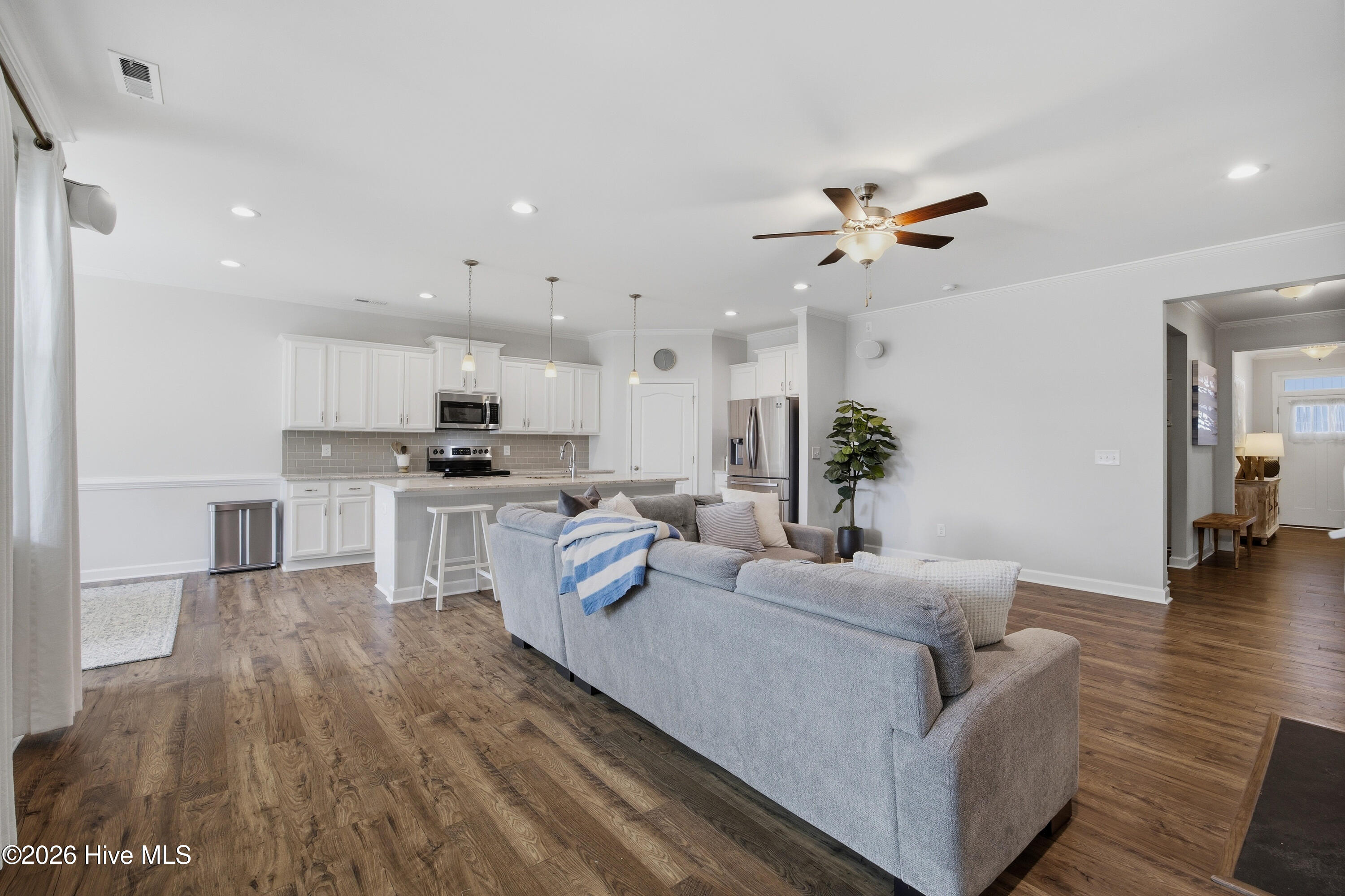 100563122 | Photo 17