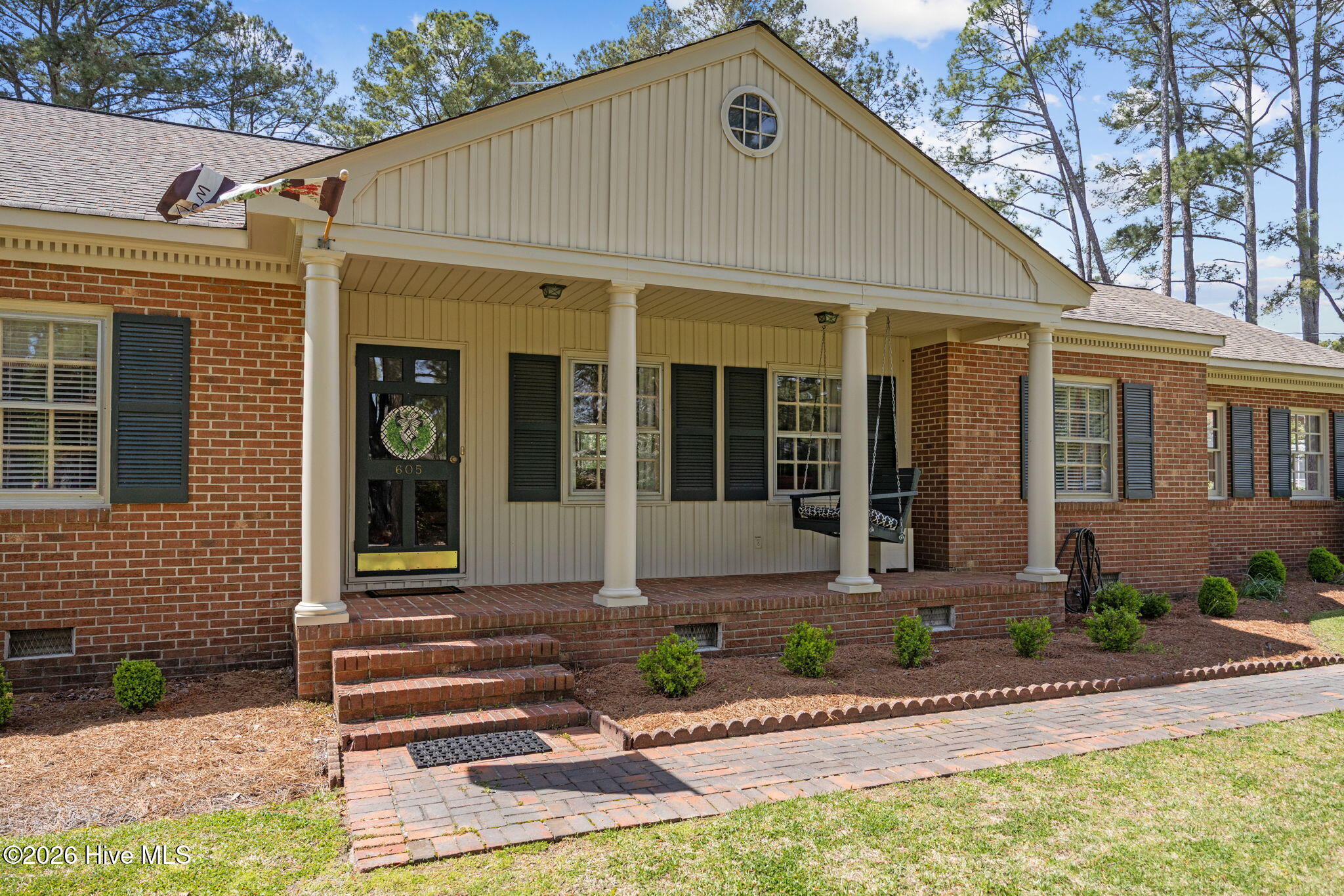 100565605 | Photo 2