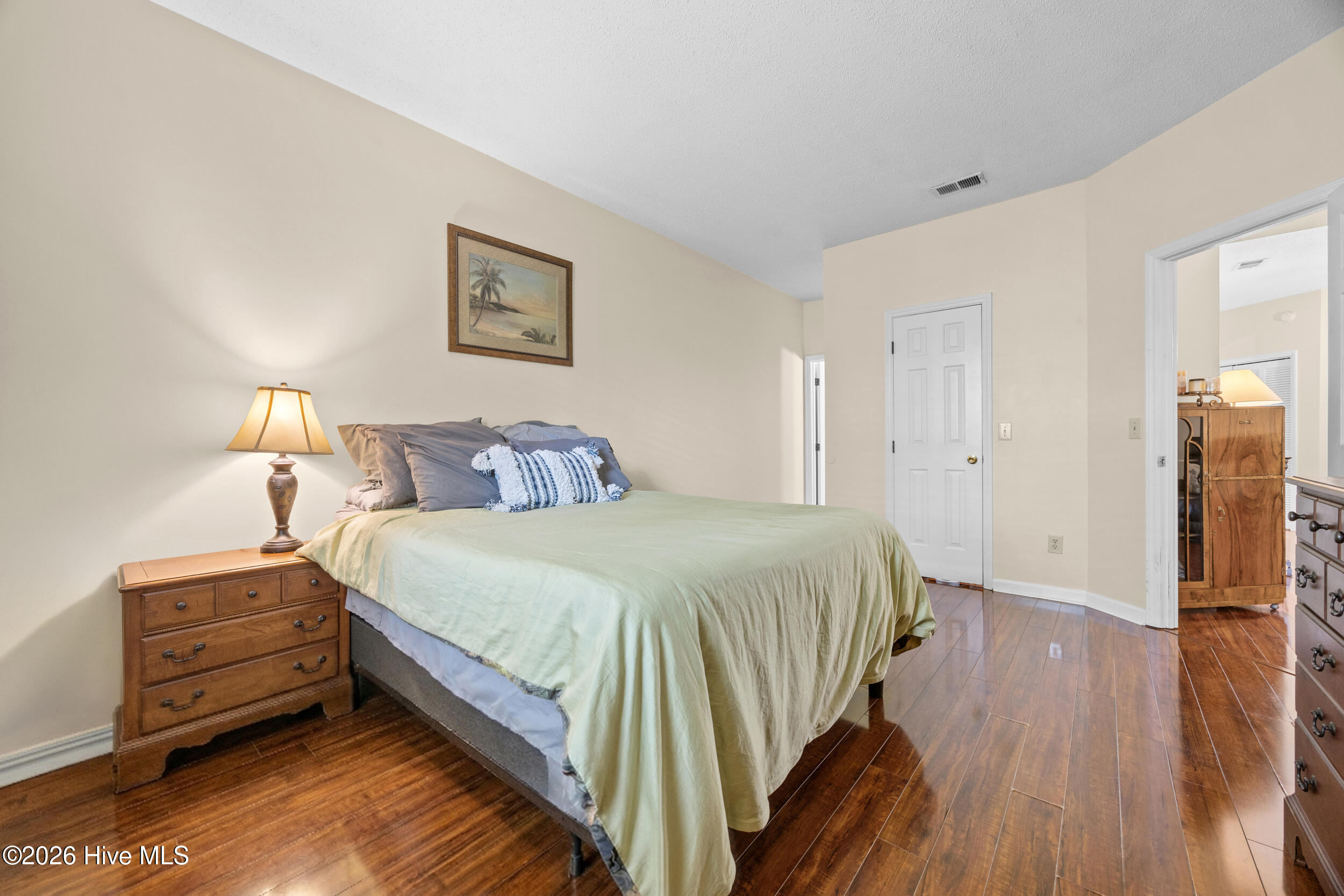 100565125 | Photo 18