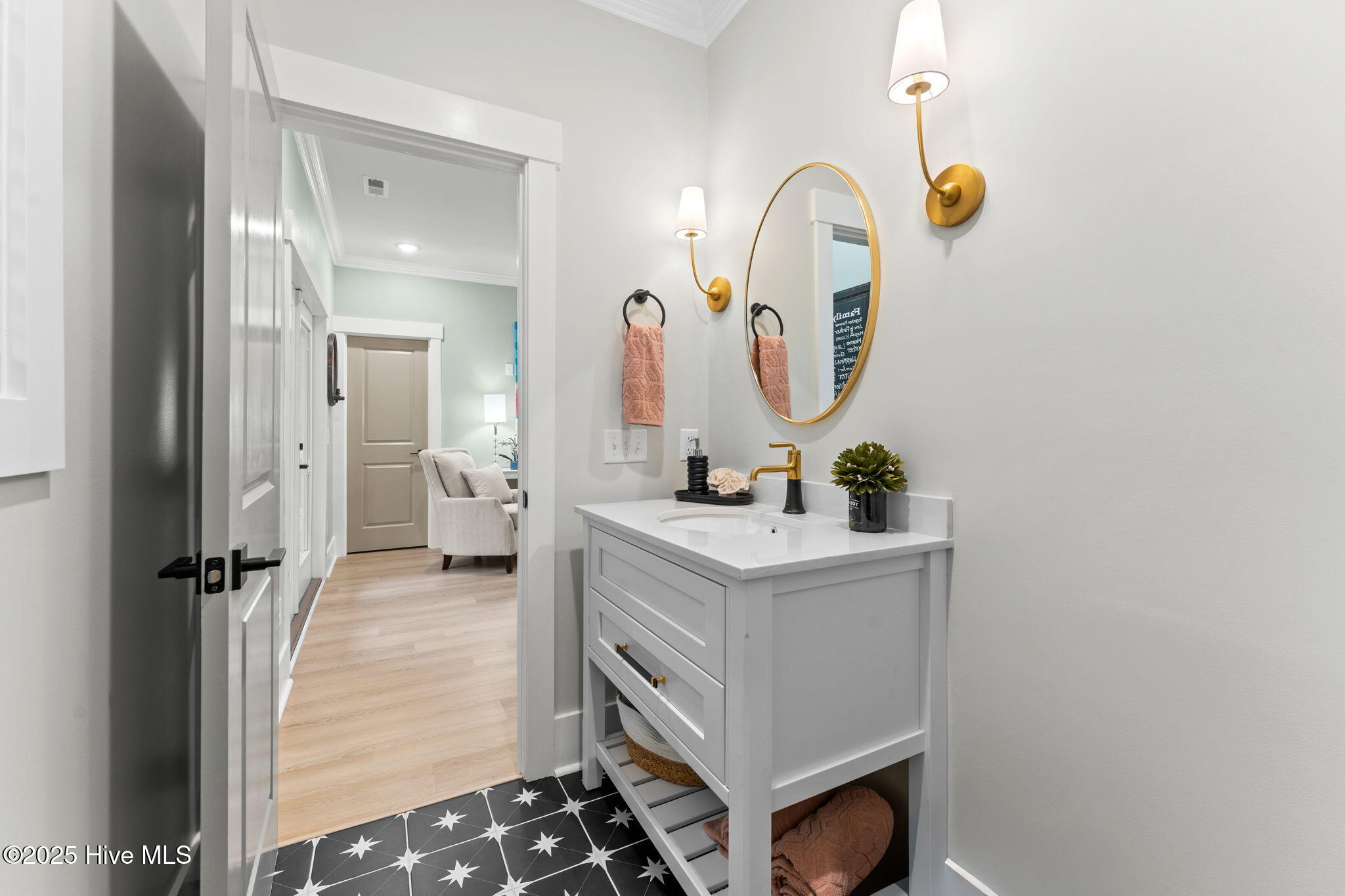 100539028 | Photo 45