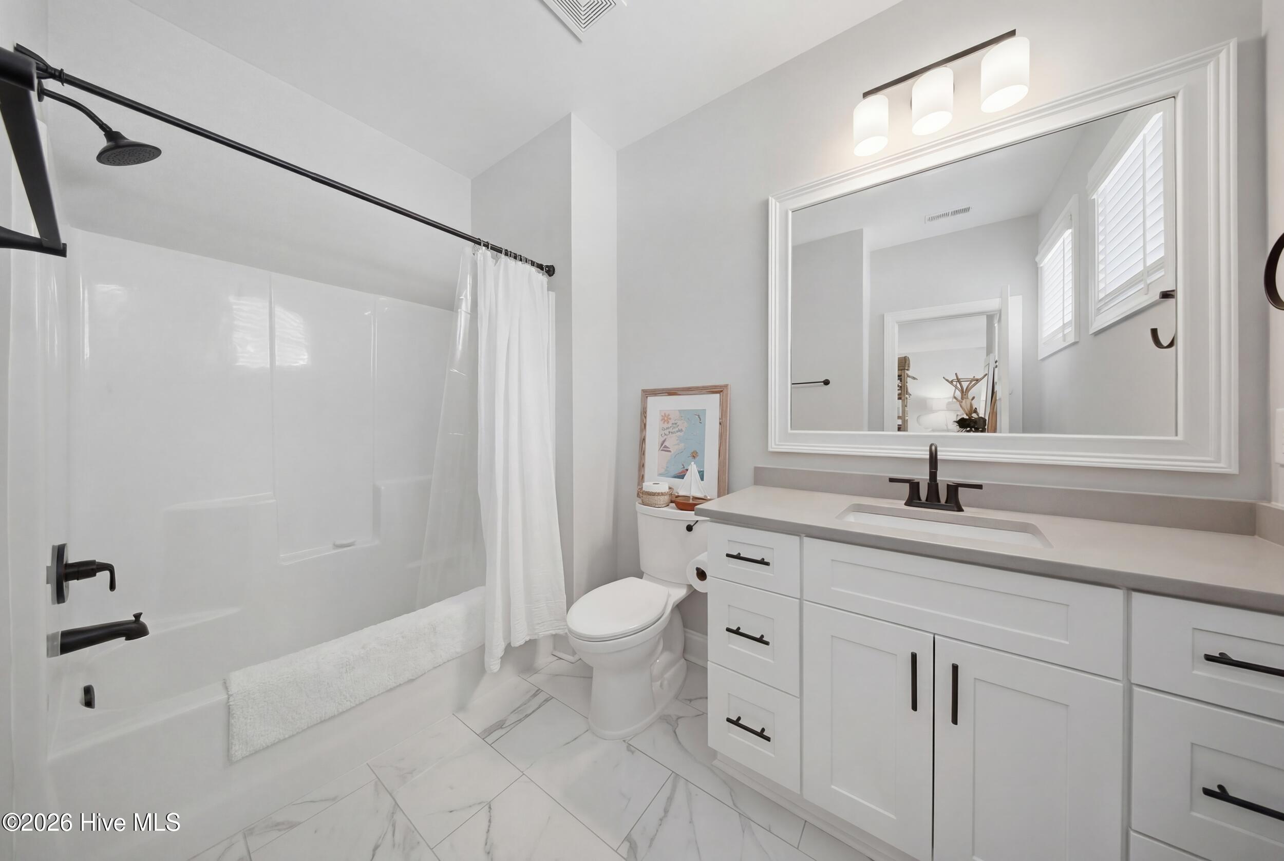 100562454 | Photo 46