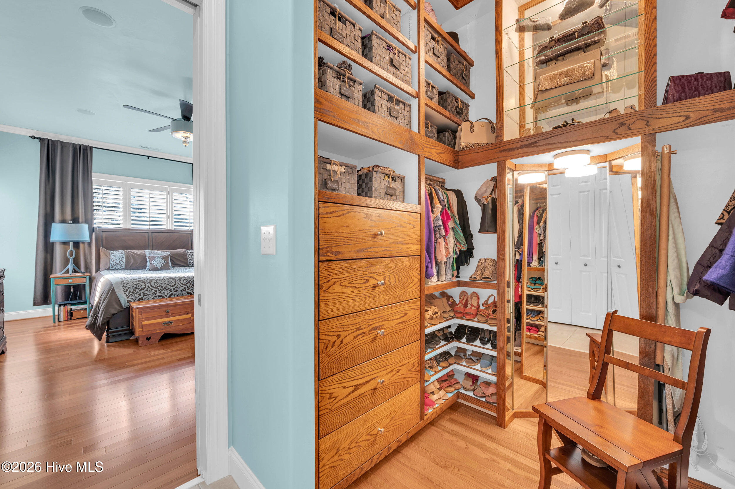 100547693 | Photo 22