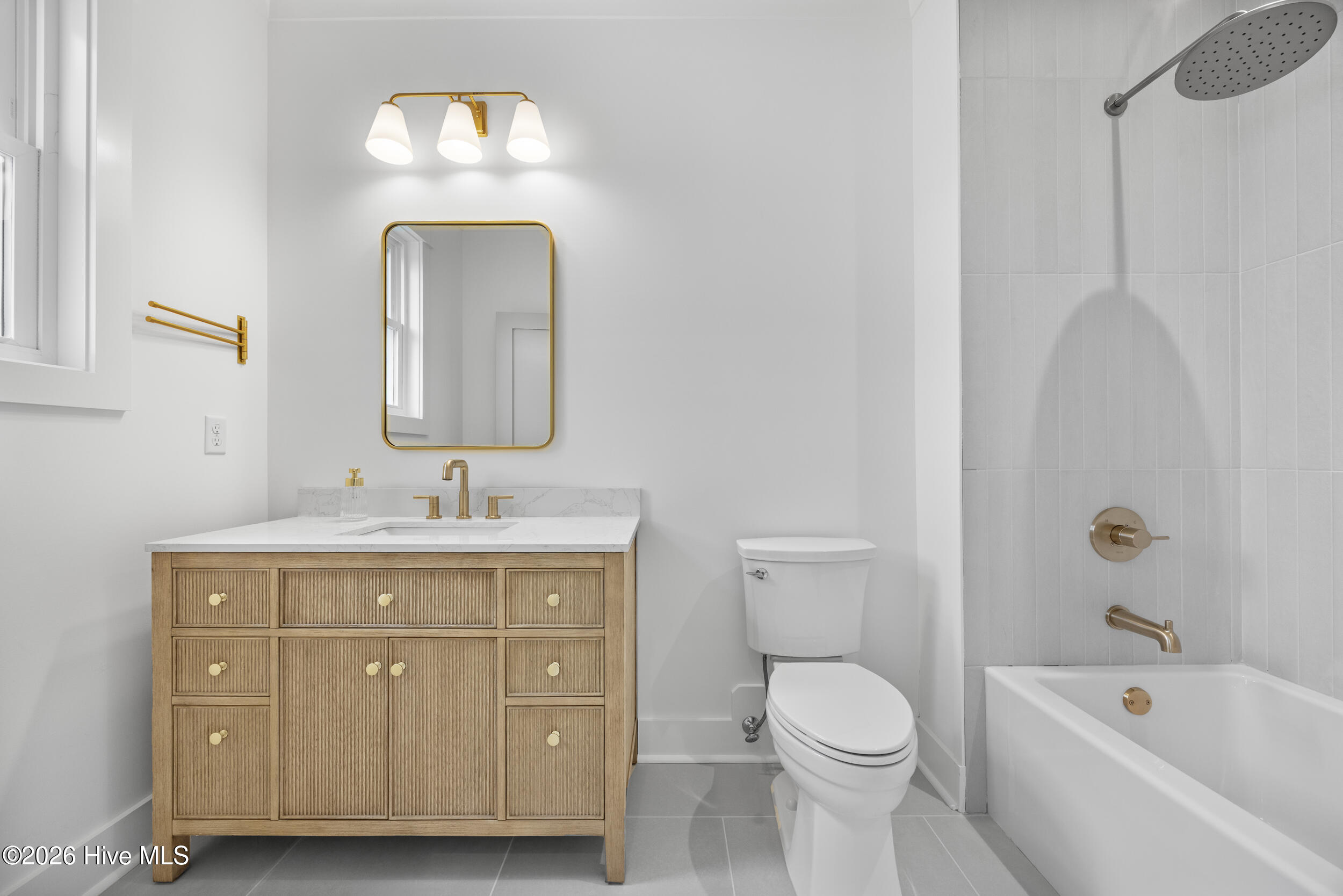 100570401 | Photo 33