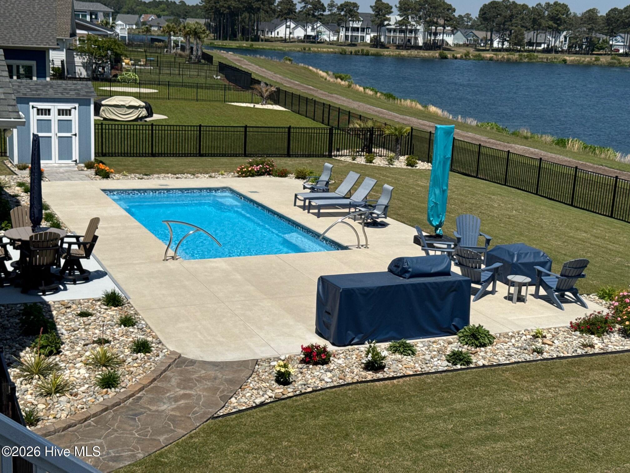 100569844 | Photo 12