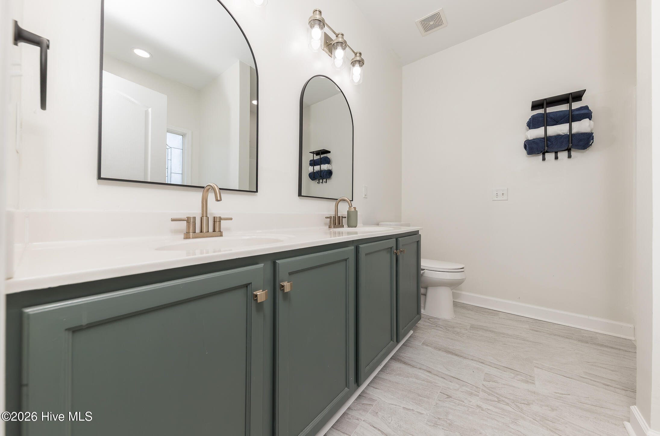 100566582 | Photo 23