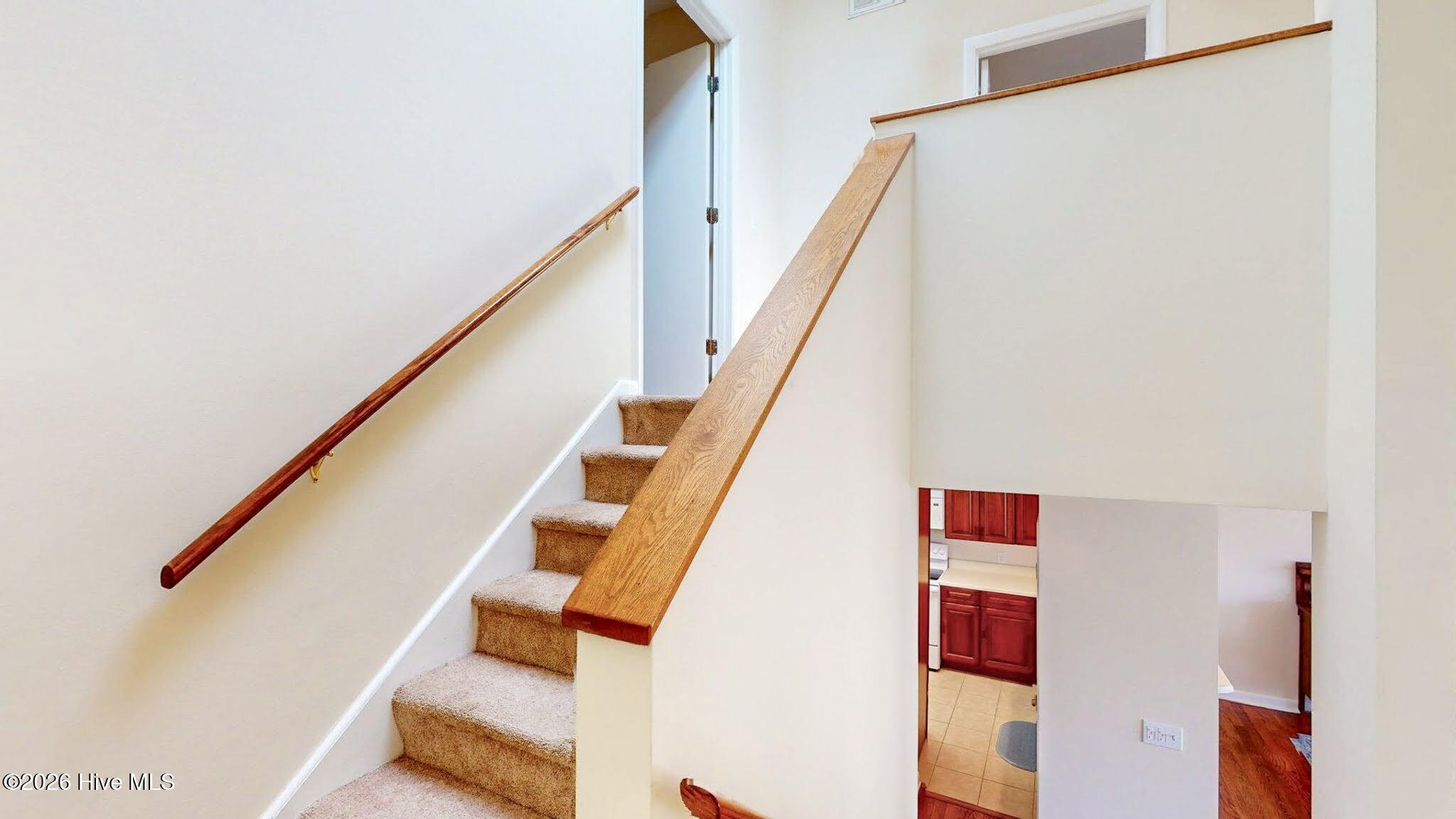 100561610 | Photo 30