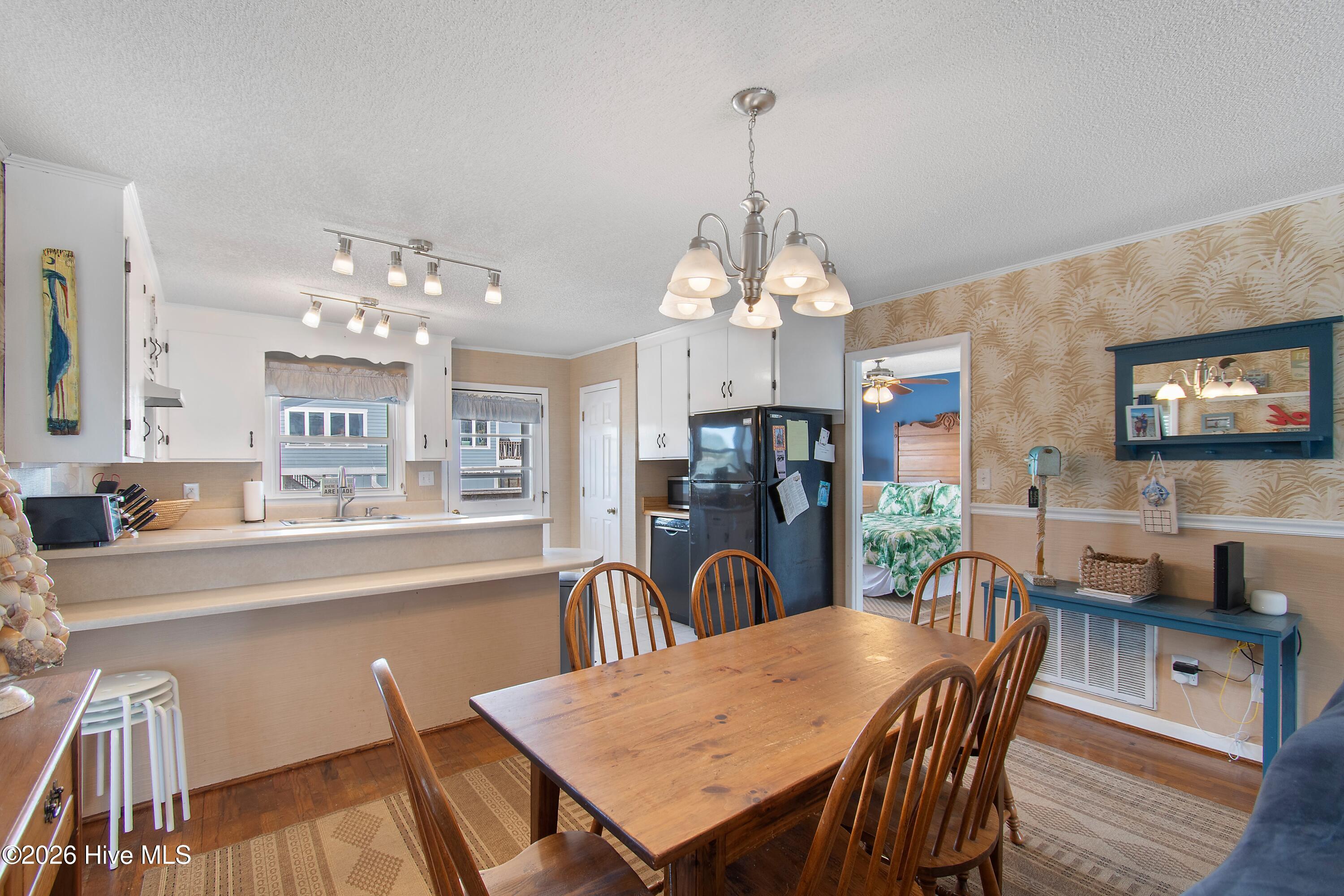 100561675 | Photo 15