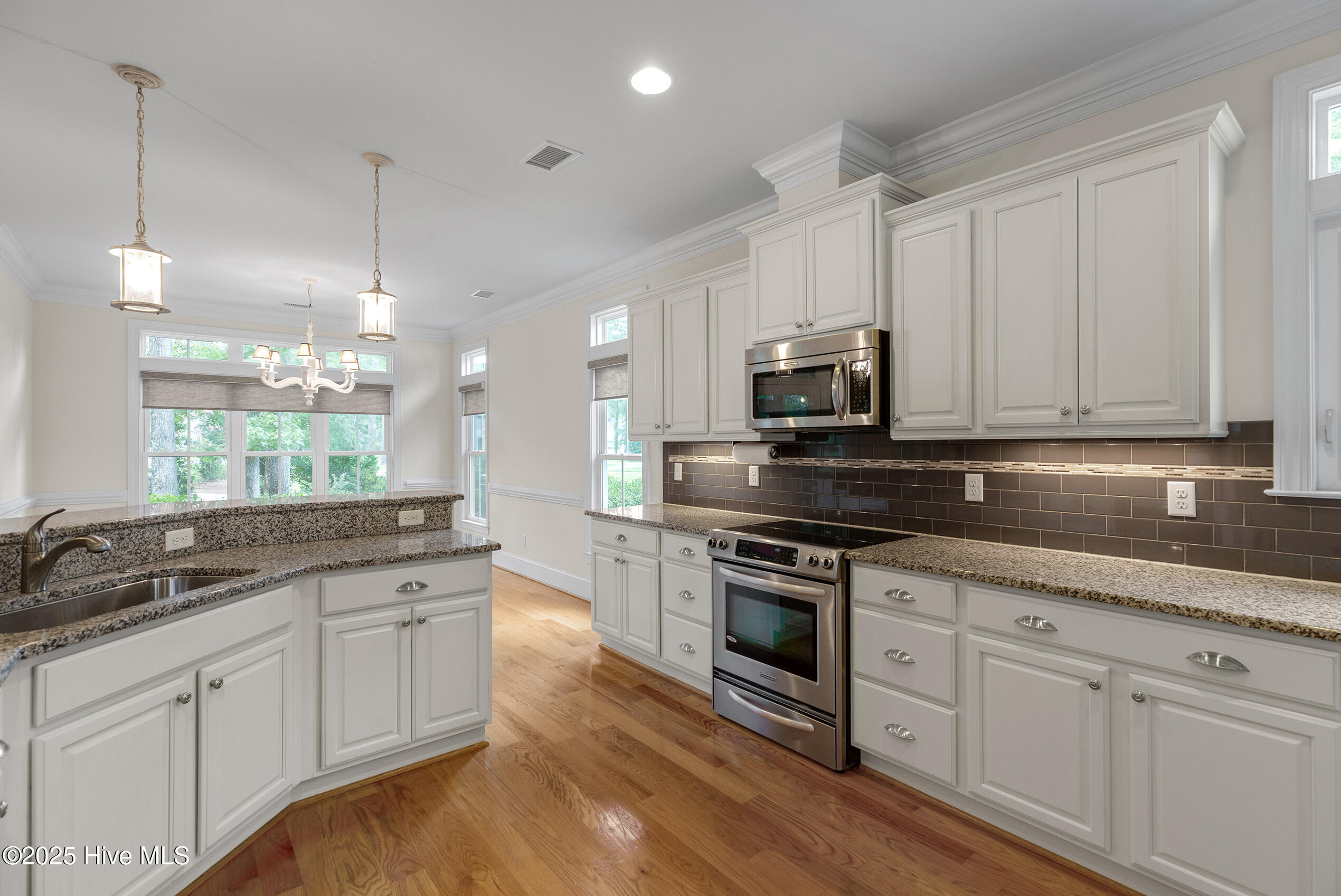 100556749 | Photo 17