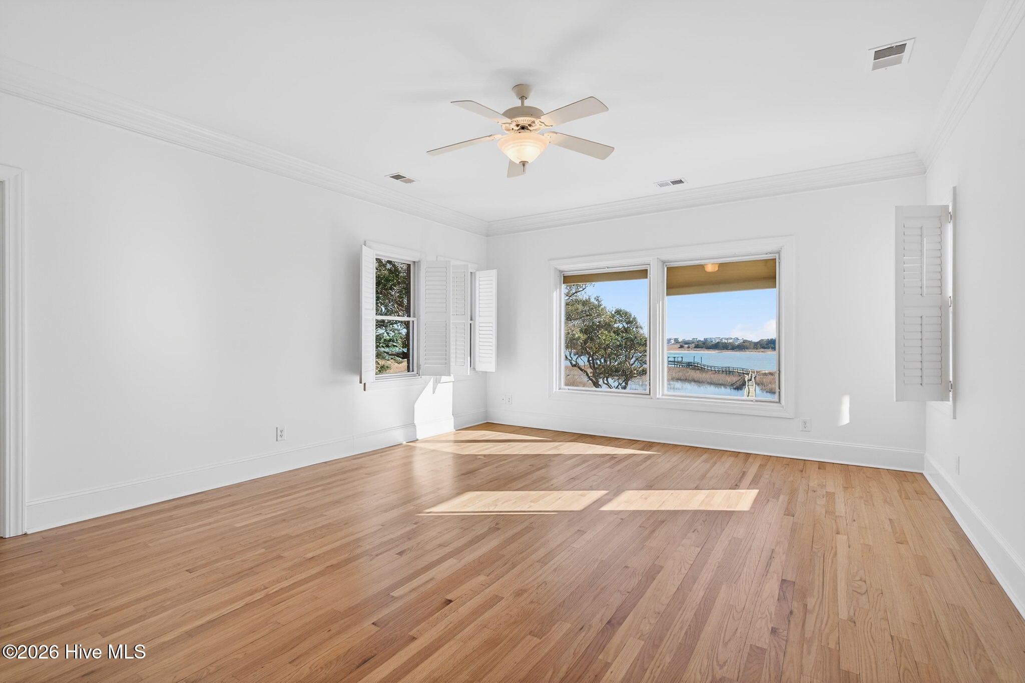 100555125 | Photo 35