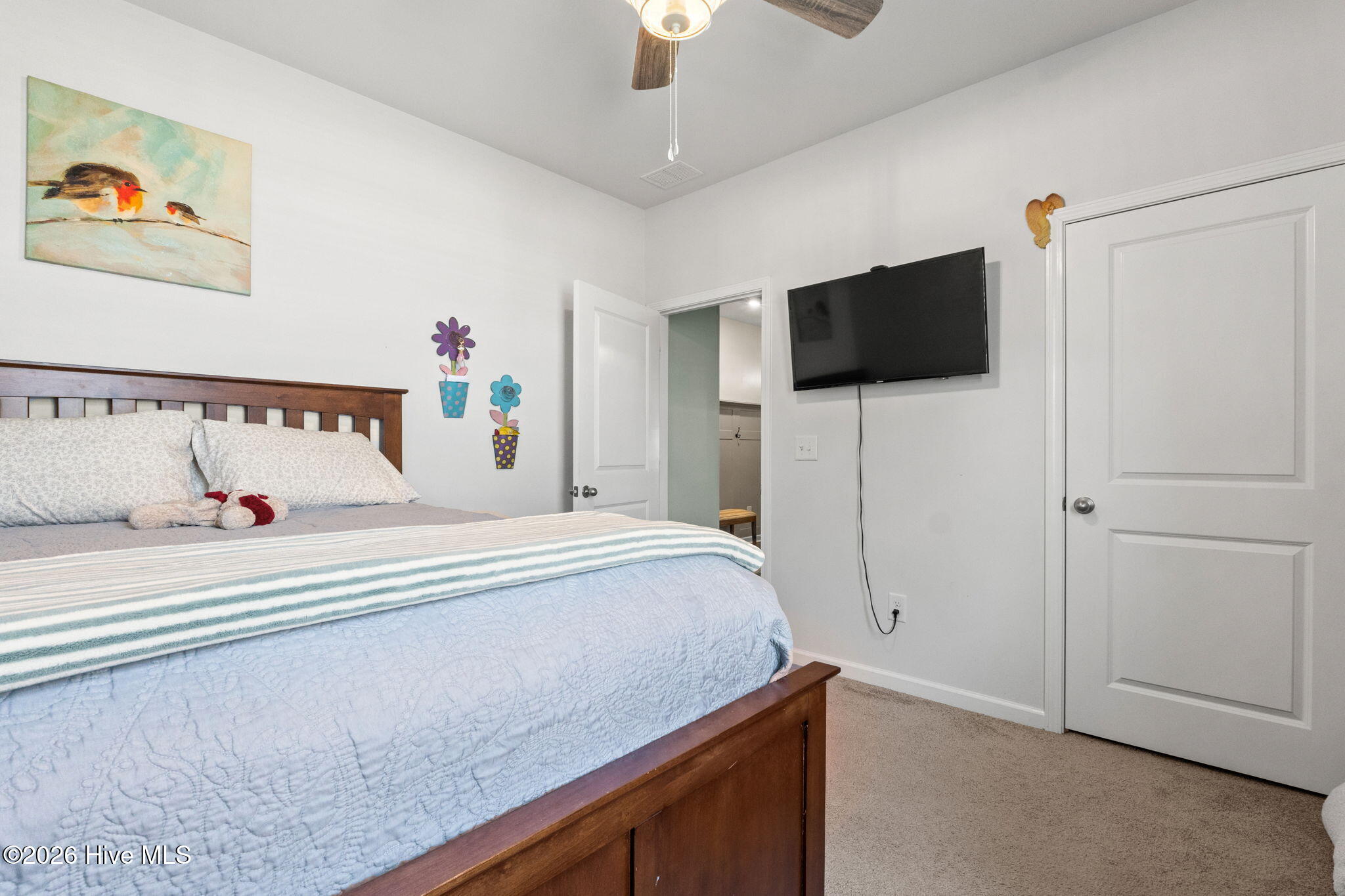 100568064 | Photo 30