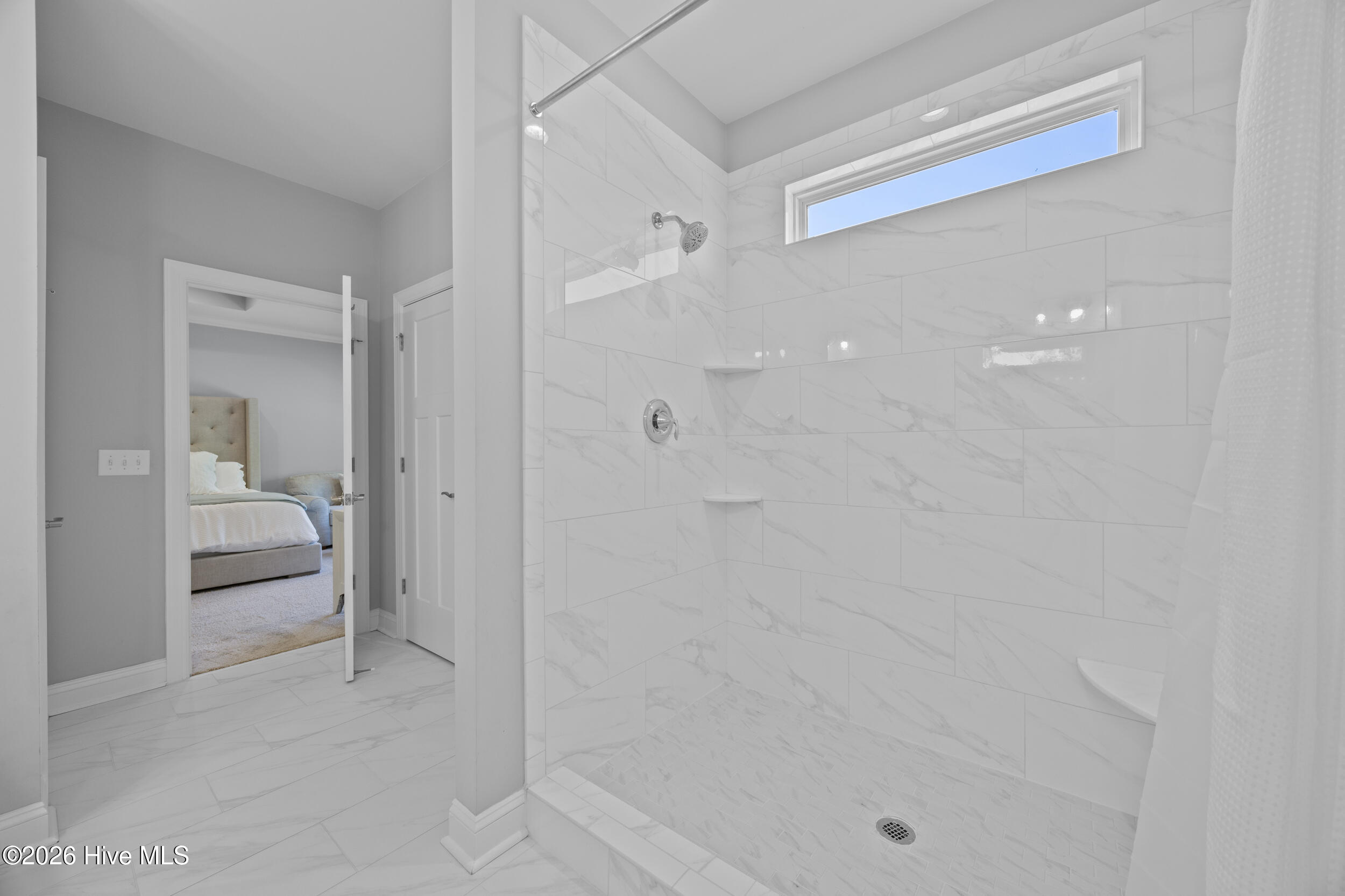 100570298 | Photo 28