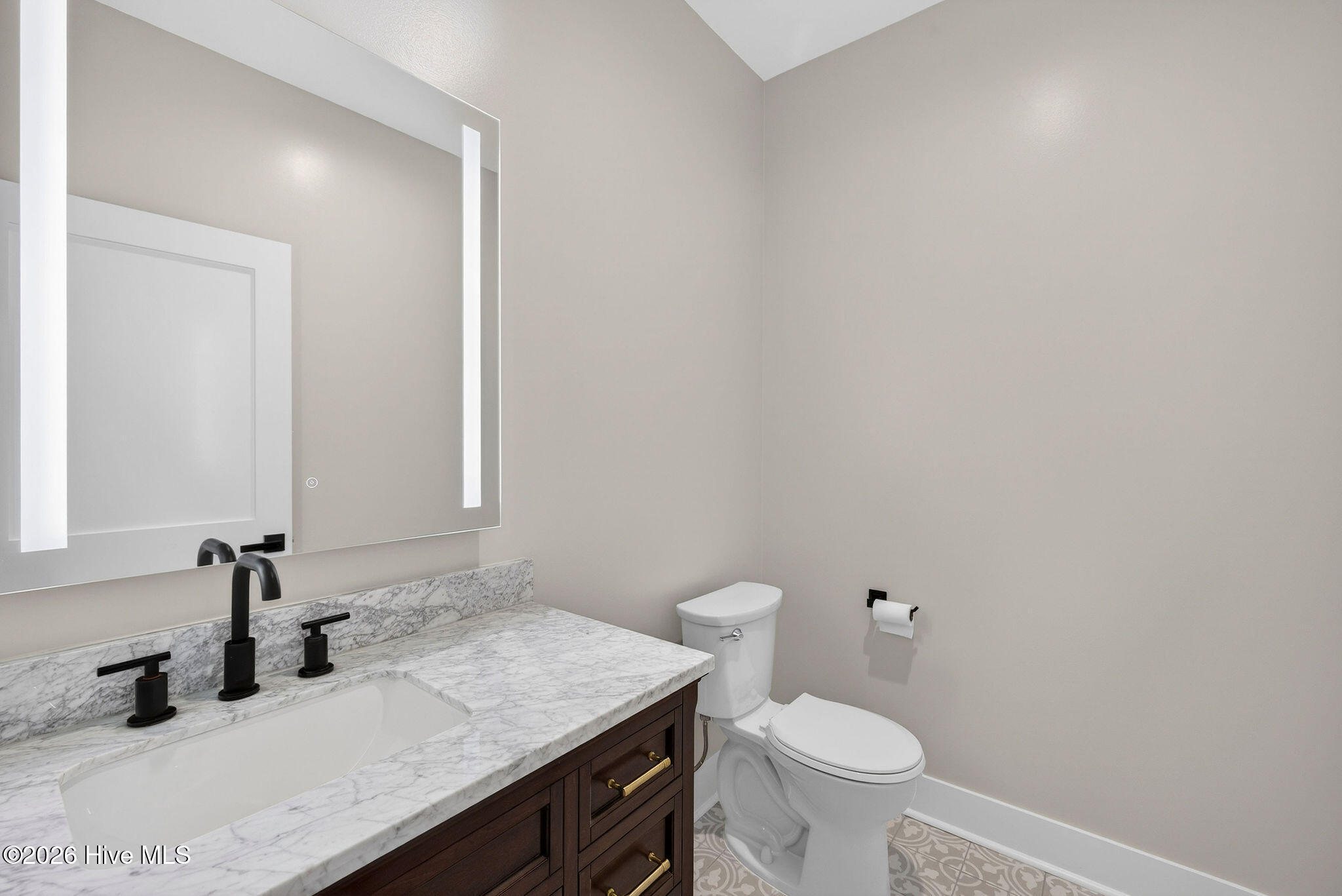 100548792 | Photo 33