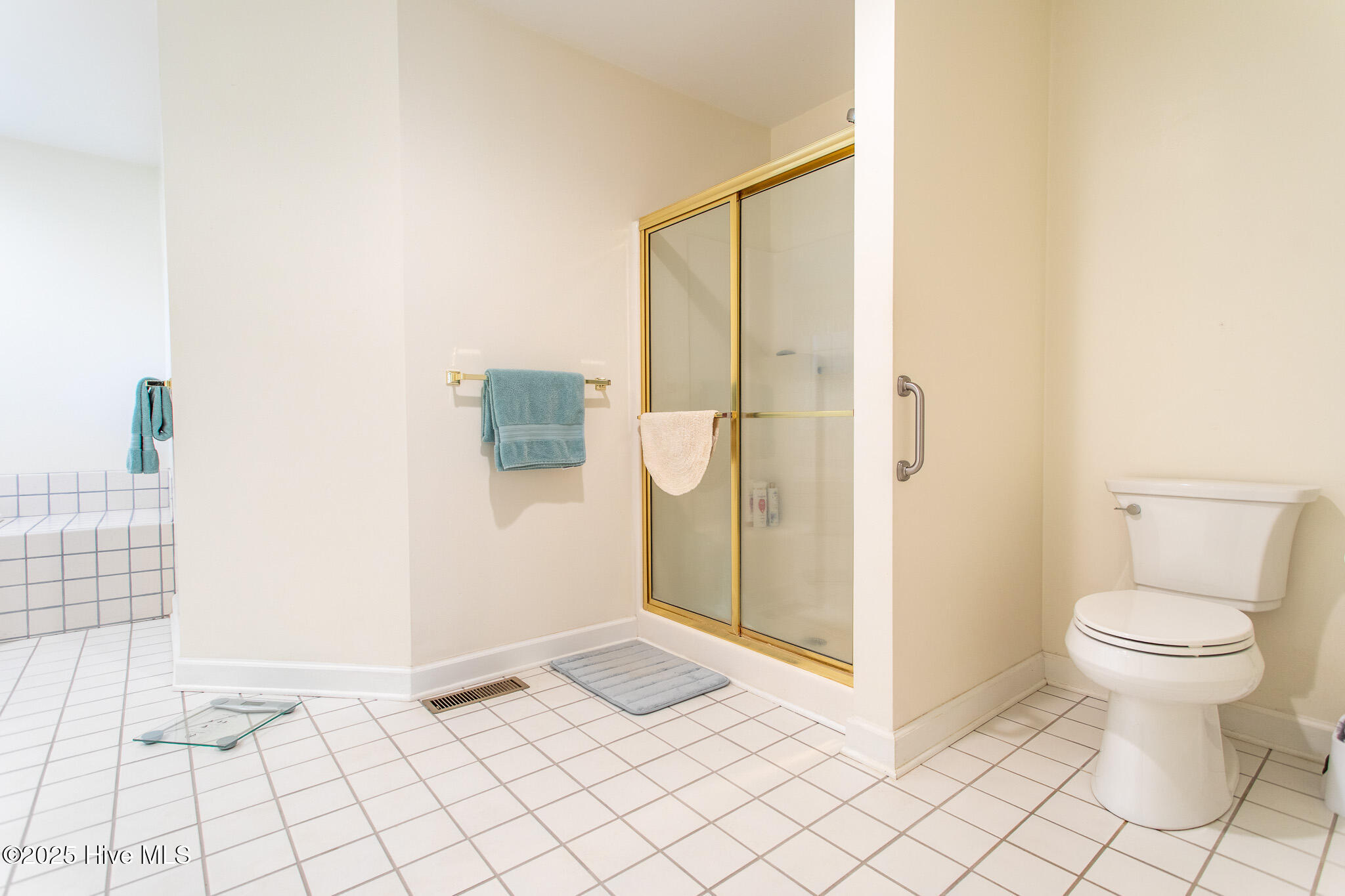 Huge primary bedroom