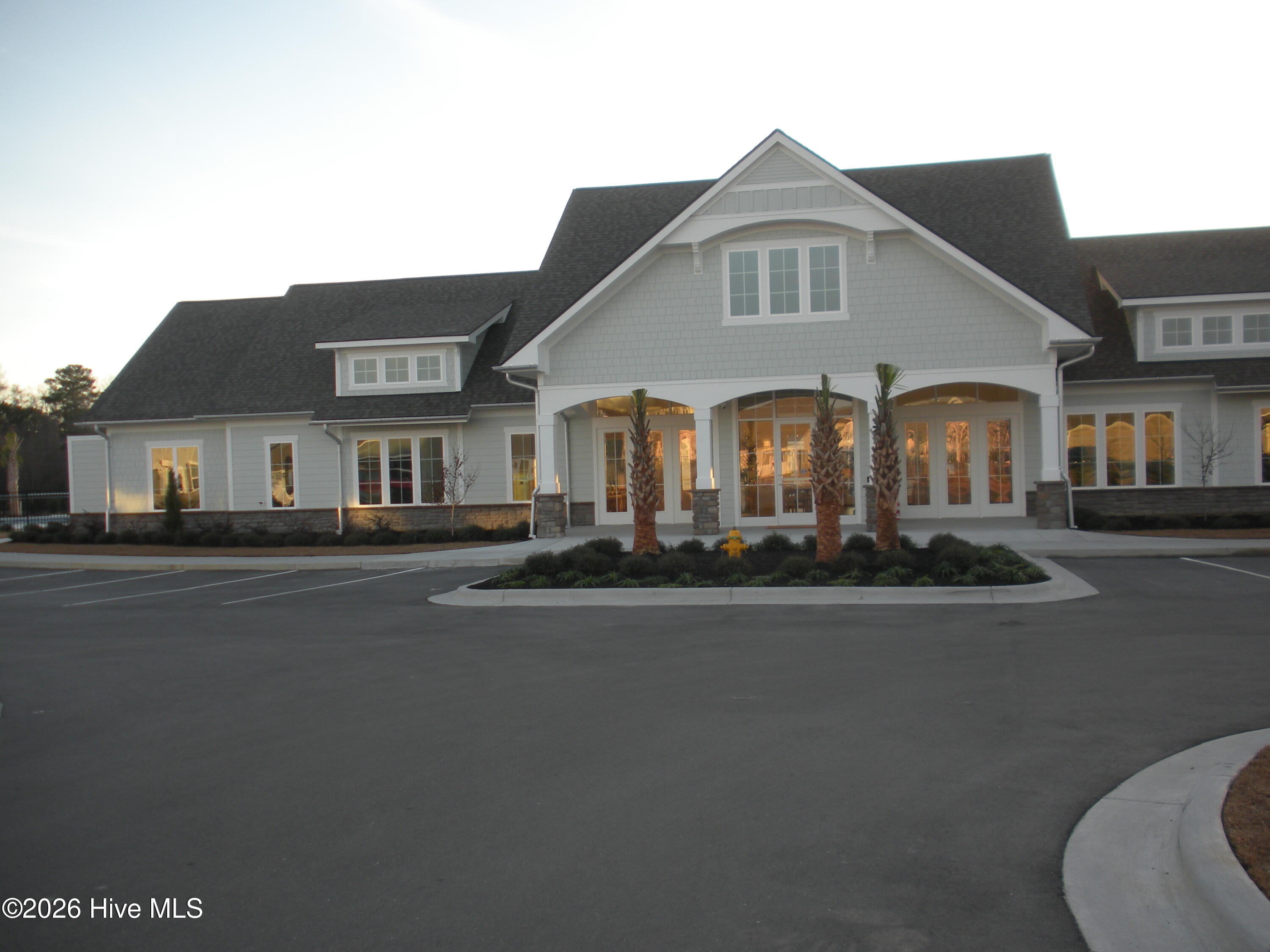 100548269 | Photo 22