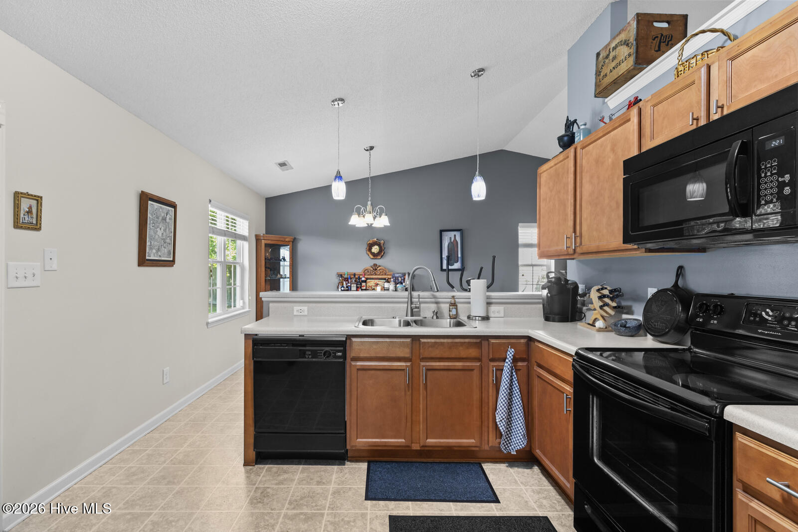 100568558 | Photo 13