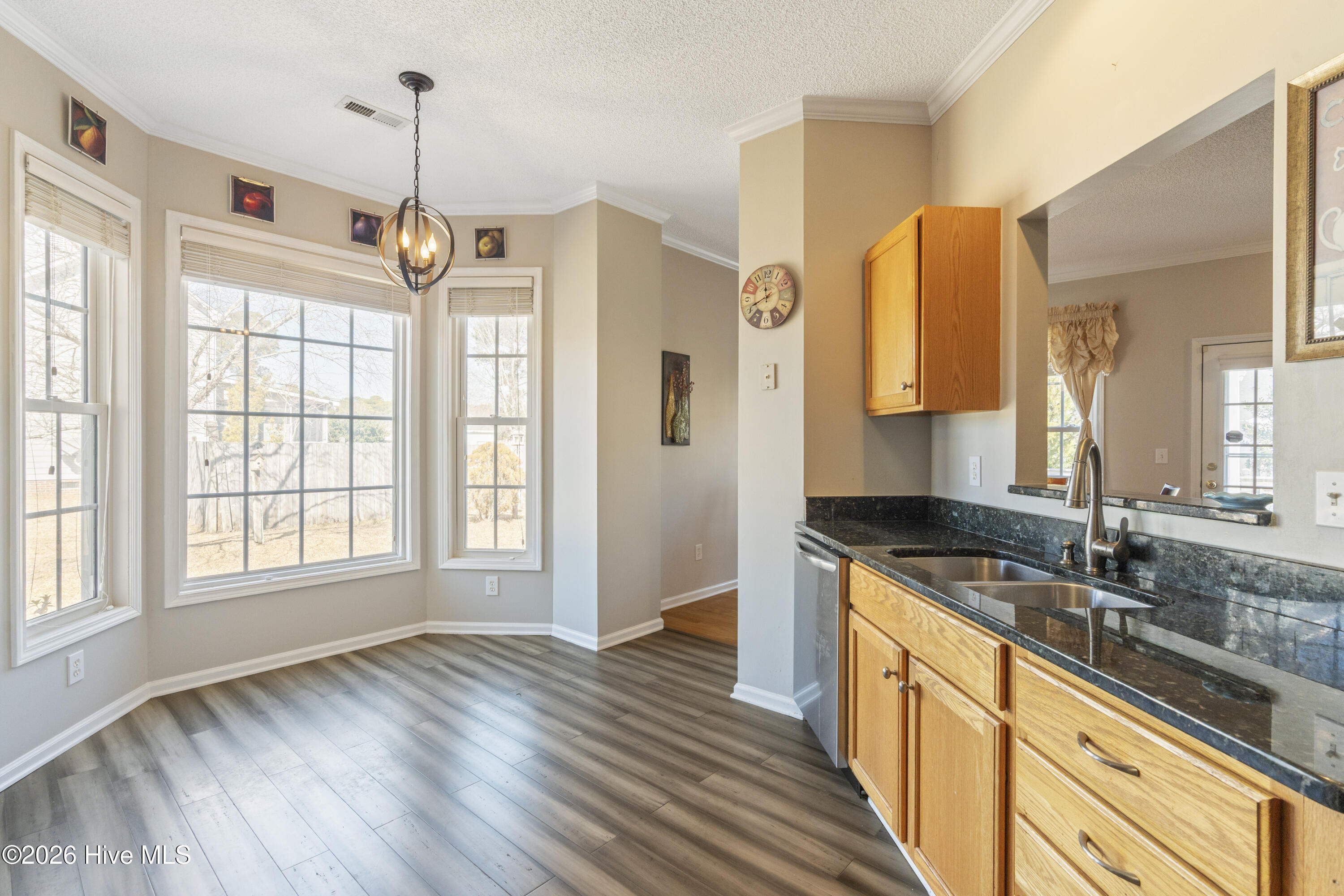 100554853 | Photo 21