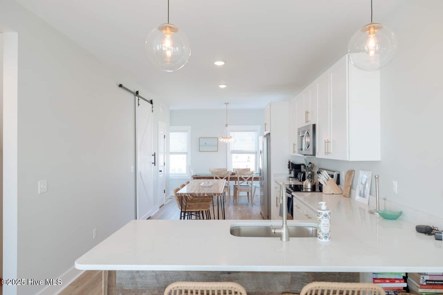 100543911 | Photo 18