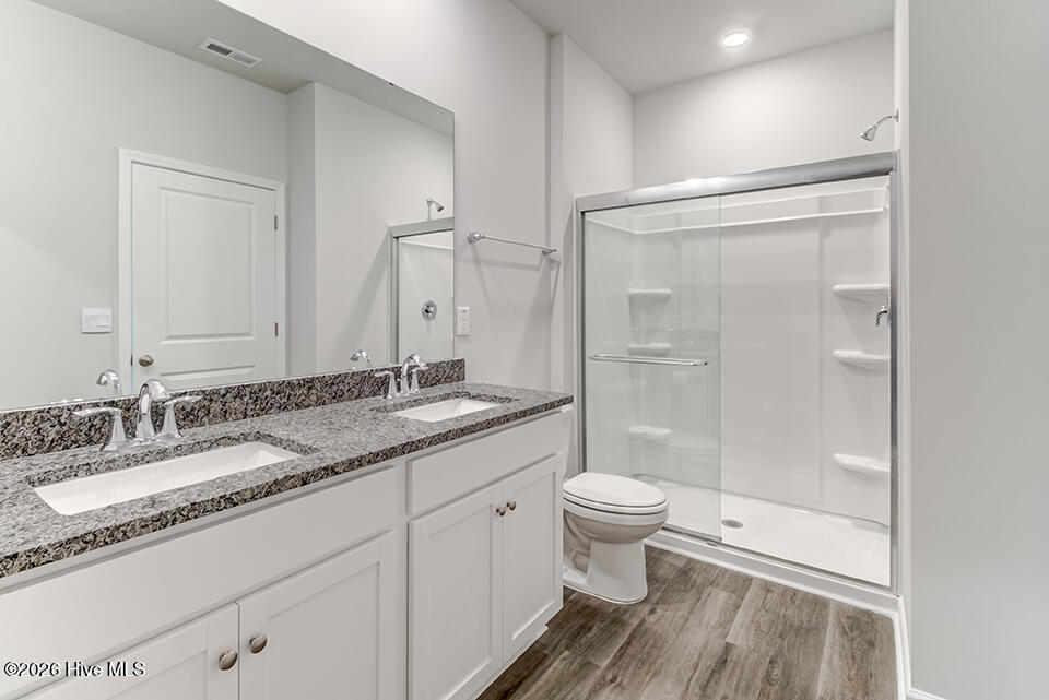 100557891 | Photo 11