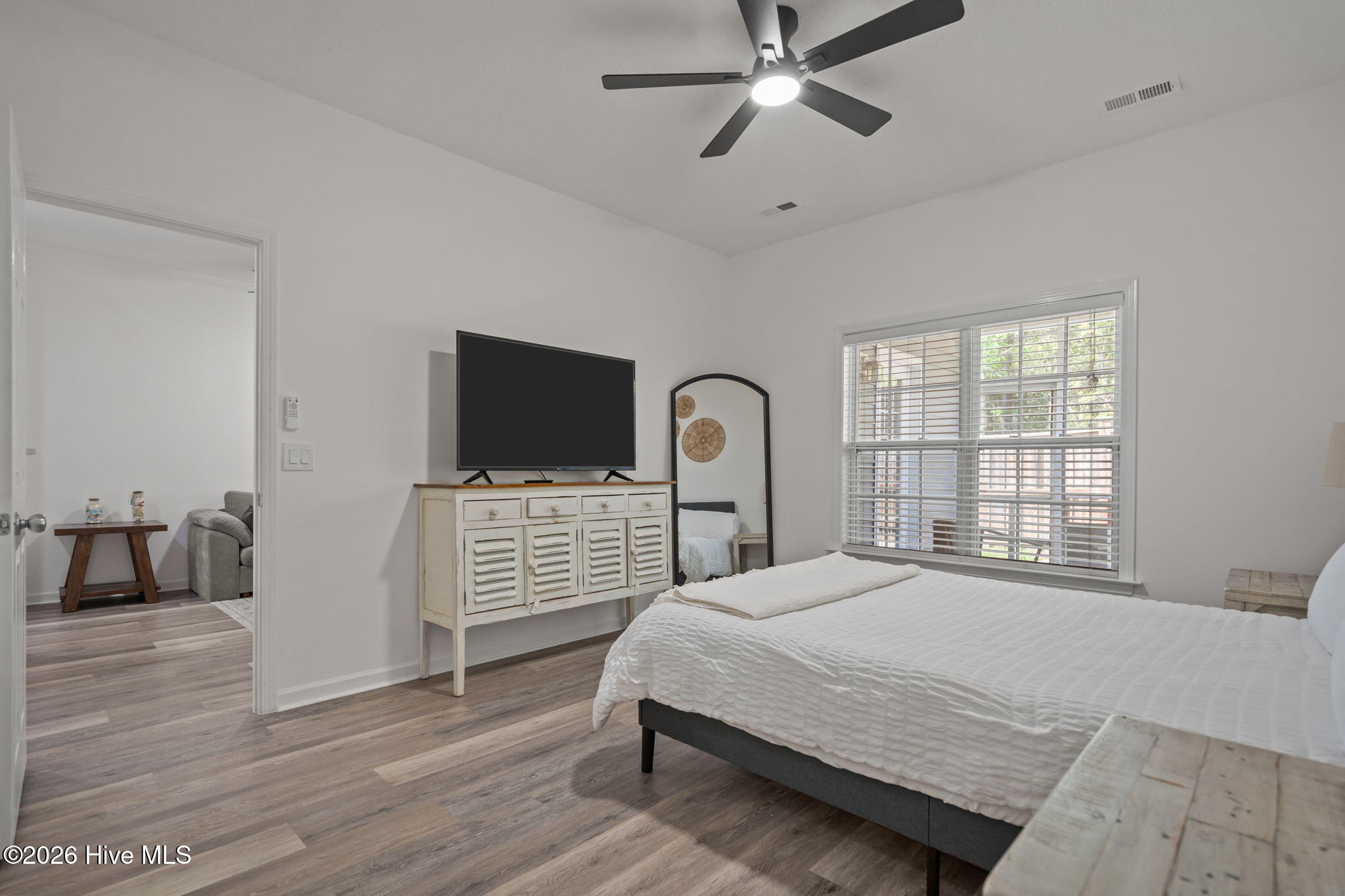 100569806 | Photo 29