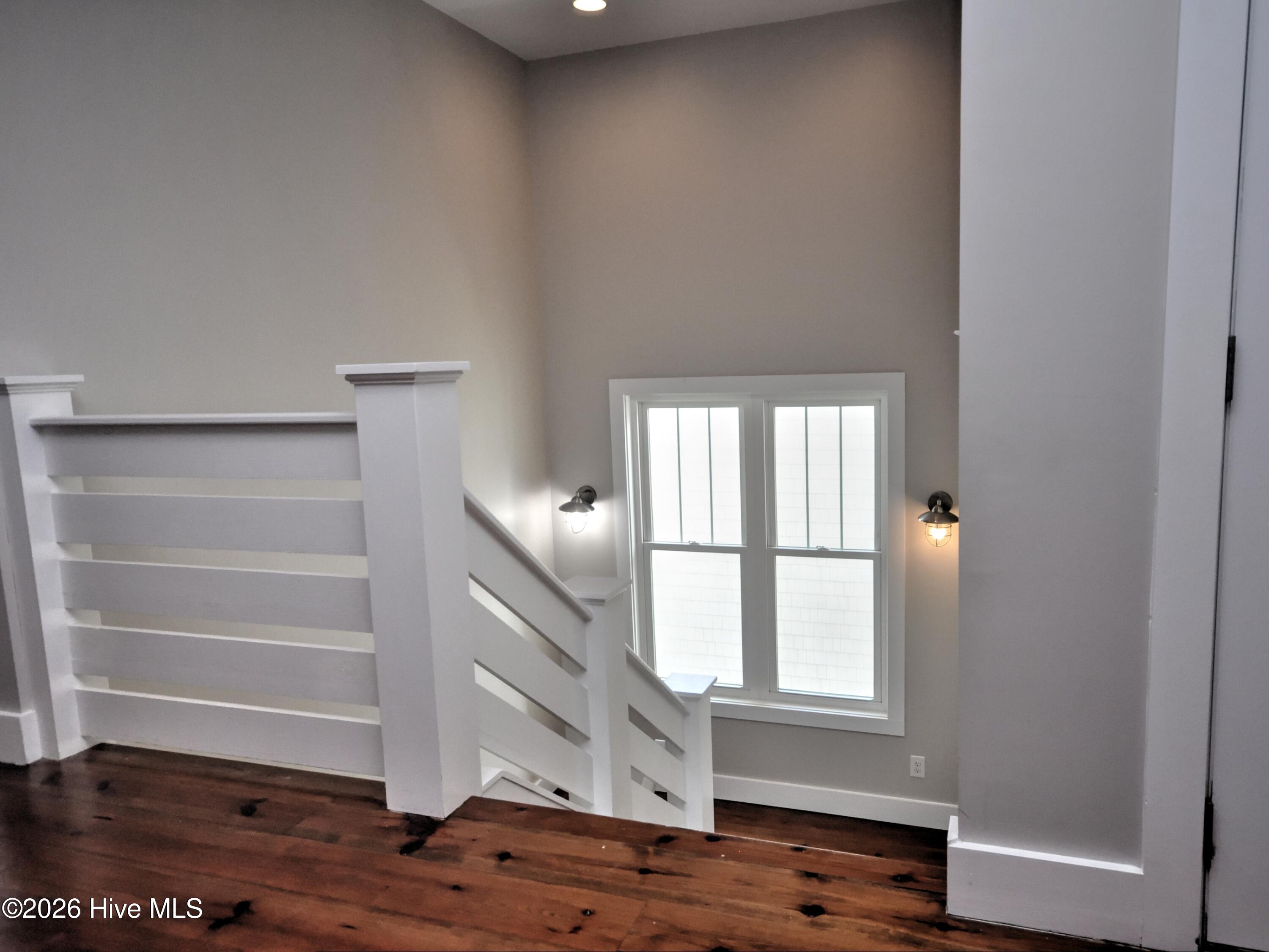 100561409 | Photo 40