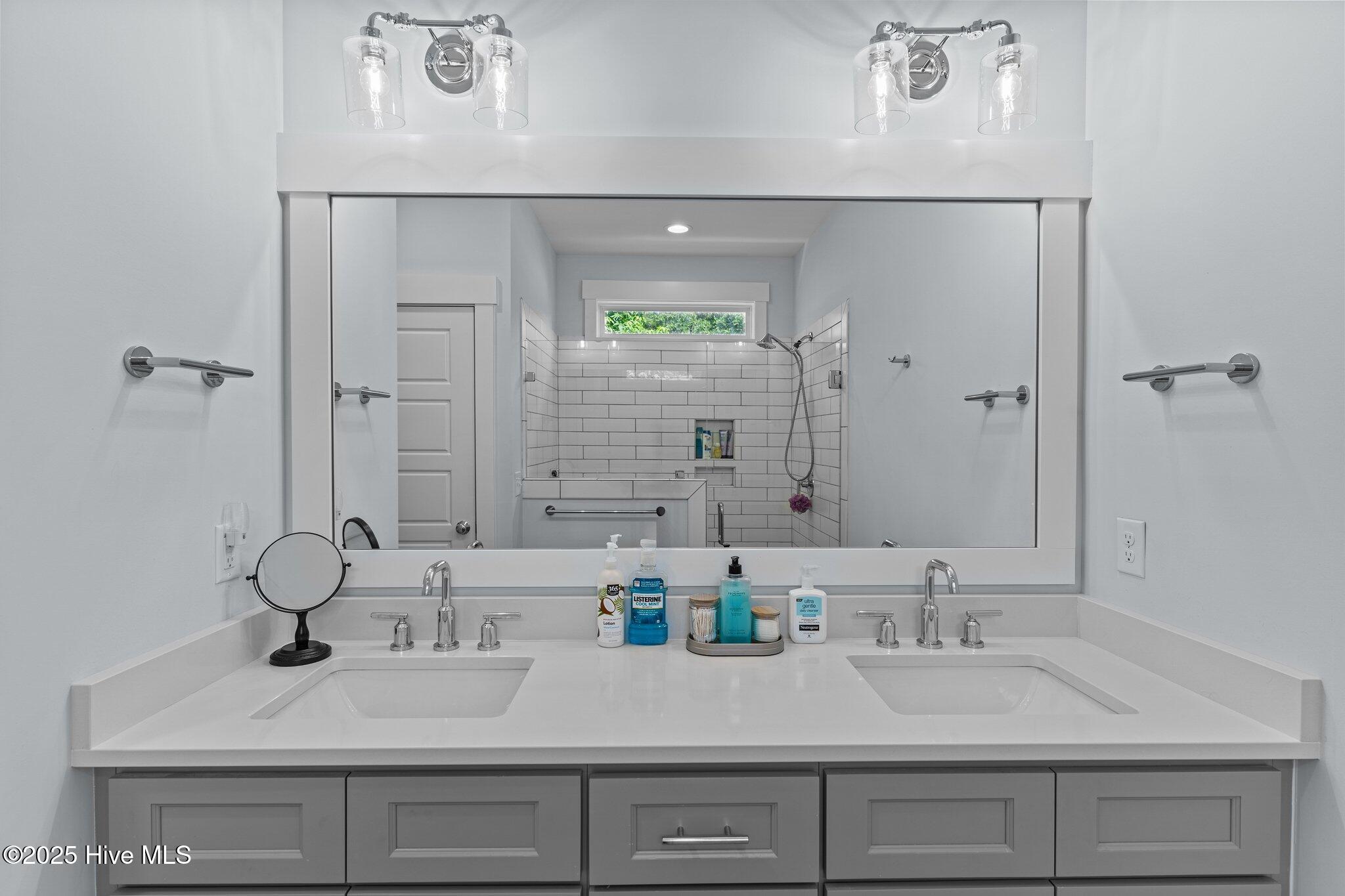 100517876 | Photo 35